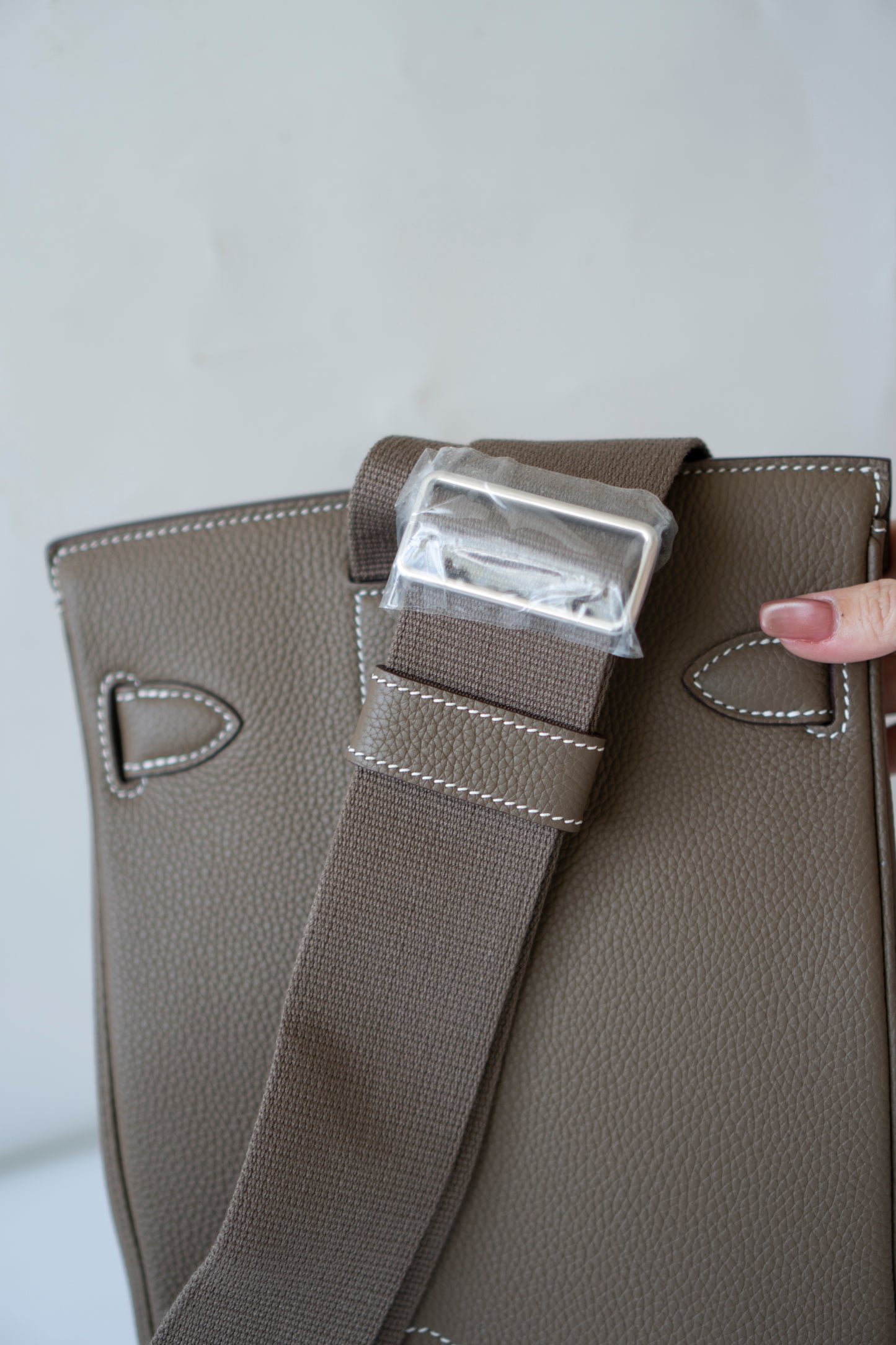 HAC à Dos PM – Étoupe Togo Leather in Palladium Hardware