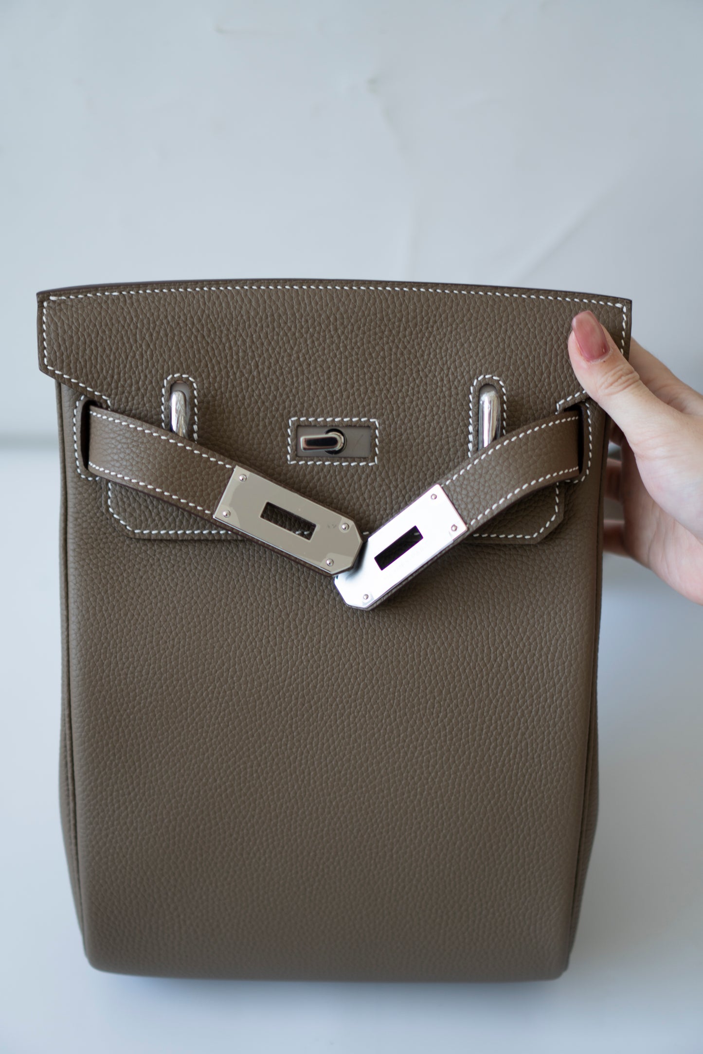 HAC à Dos PM – Étoupe Togo Leather in Palladium Hardware
