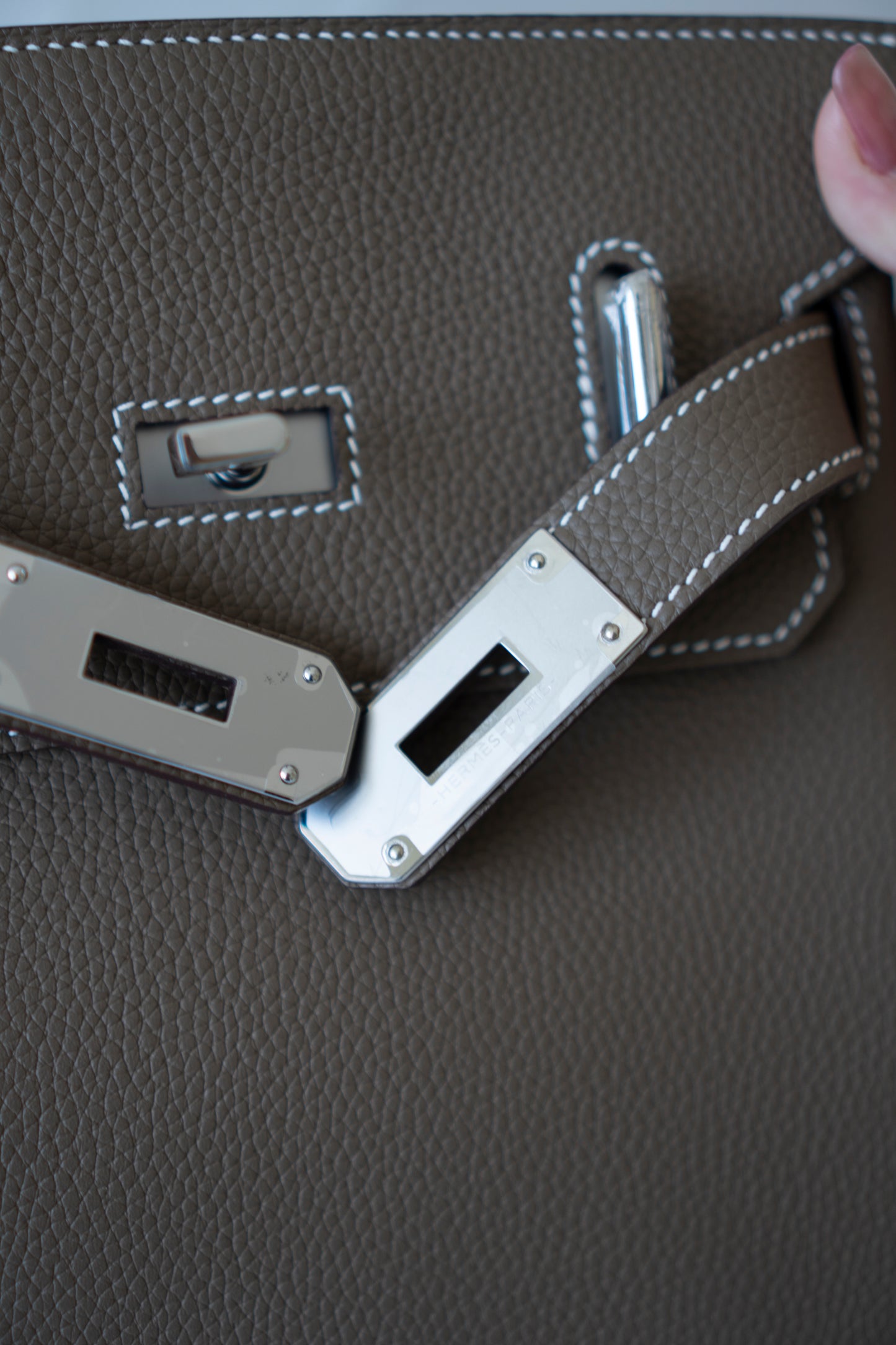 HAC à Dos PM – Étoupe Togo Leather in Palladium Hardware