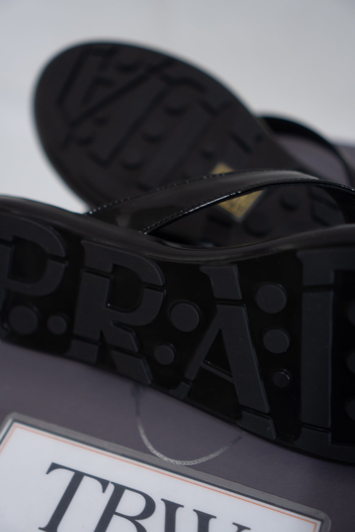 Thong Sandals Enamelled Triangle Logo – Black Patent Leather