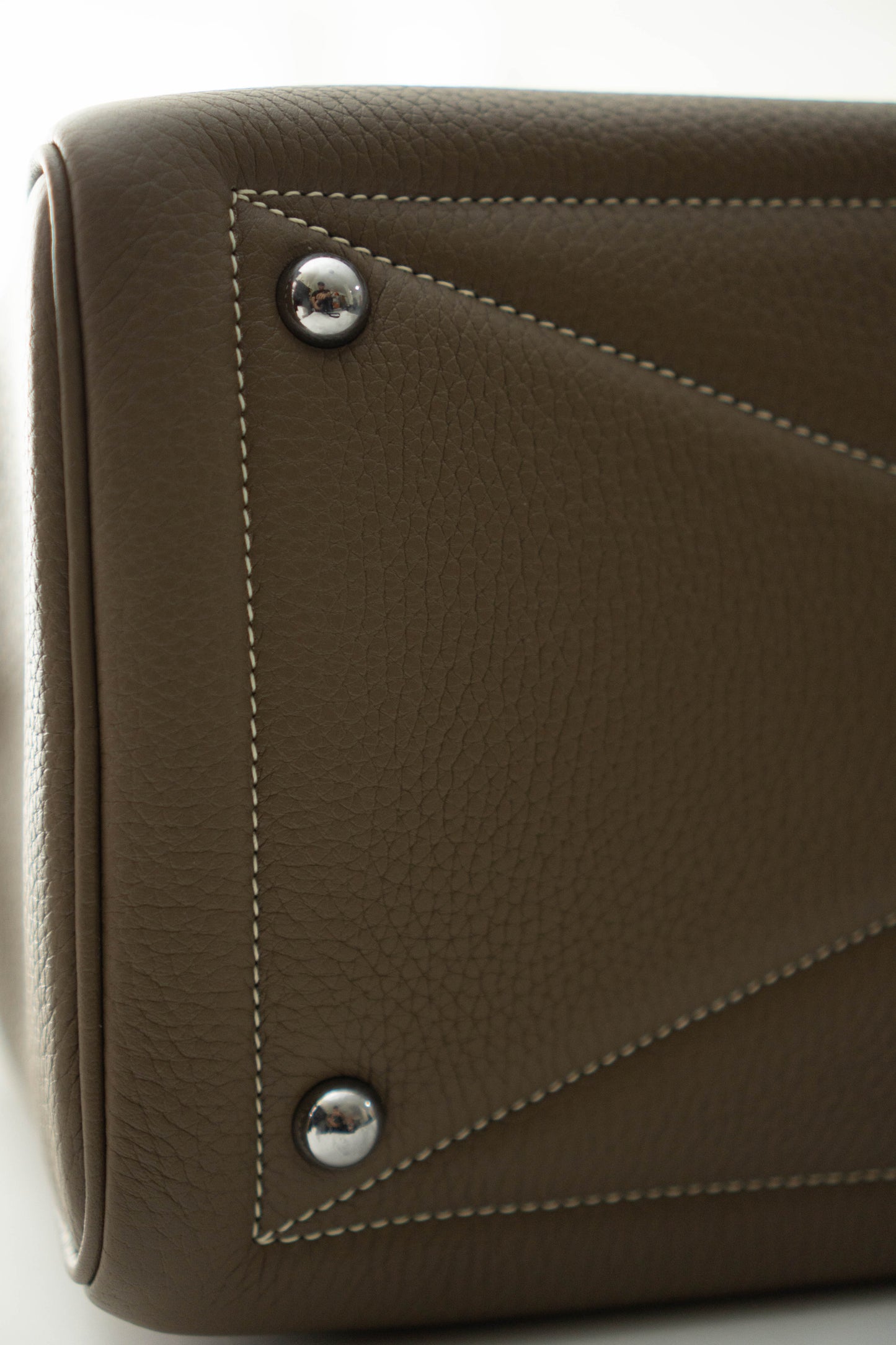 Victoria II 35 in Etoupe Taurillon Clemence with Palladium Hardware