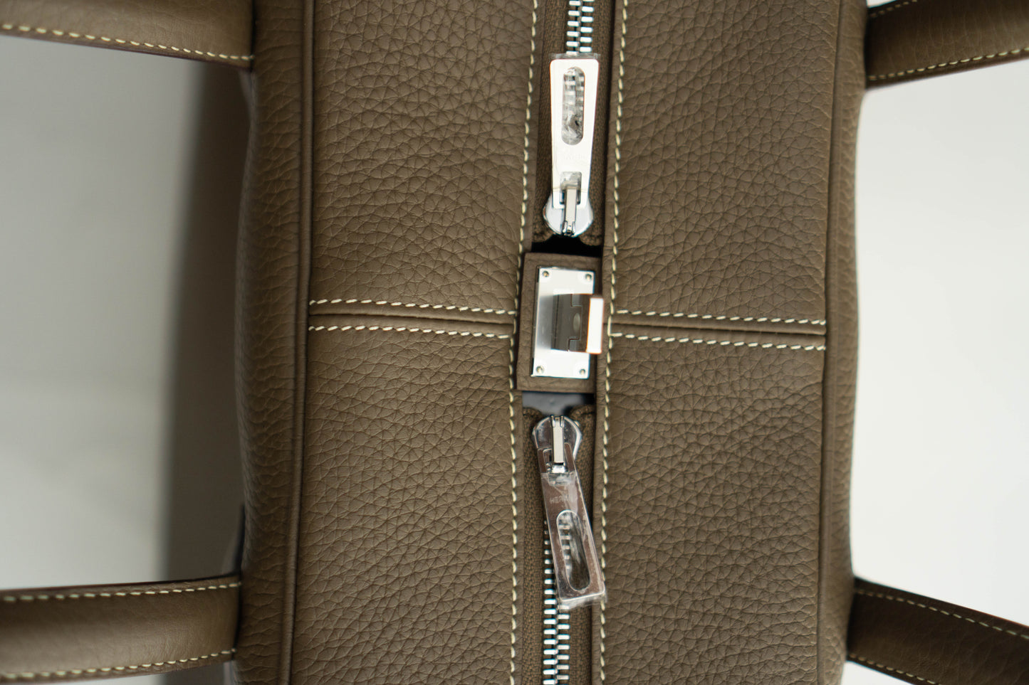 Victoria II 35 in Etoupe Taurillon Clemence with Palladium Hardware