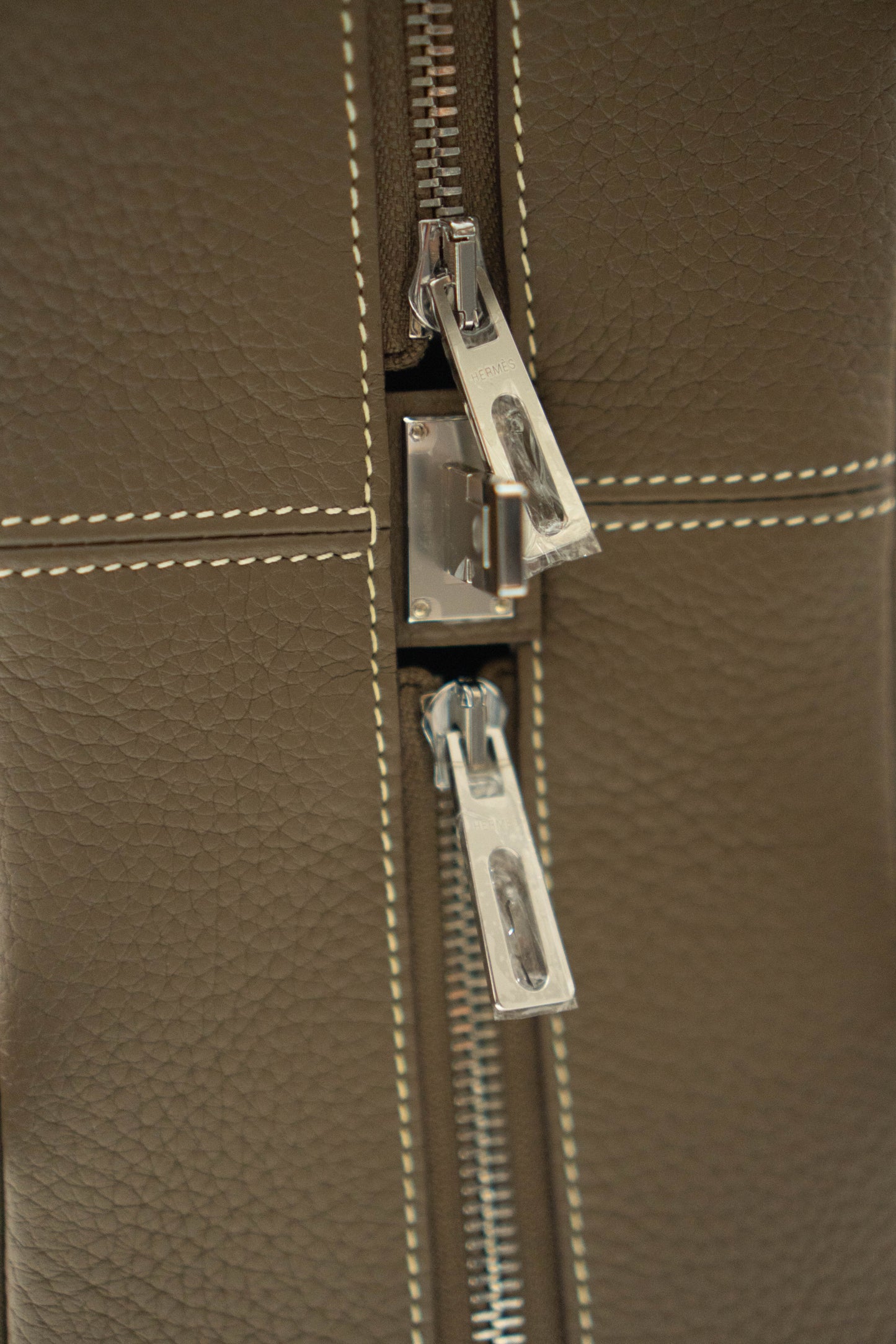 Victoria II 35 in Etoupe Taurillon Clemence with Palladium Hardware
