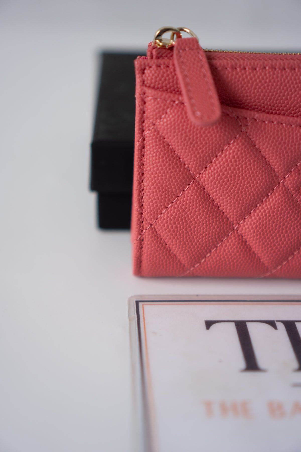 Classic Zipped Card Holder Caviar – Coral Pink