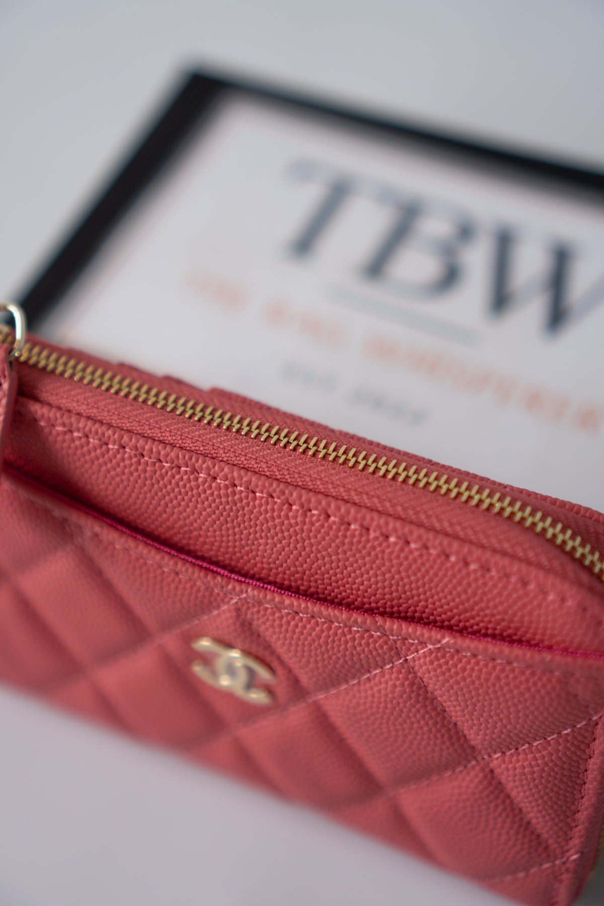 Classic Zipped Card Holder Caviar – Coral Pink