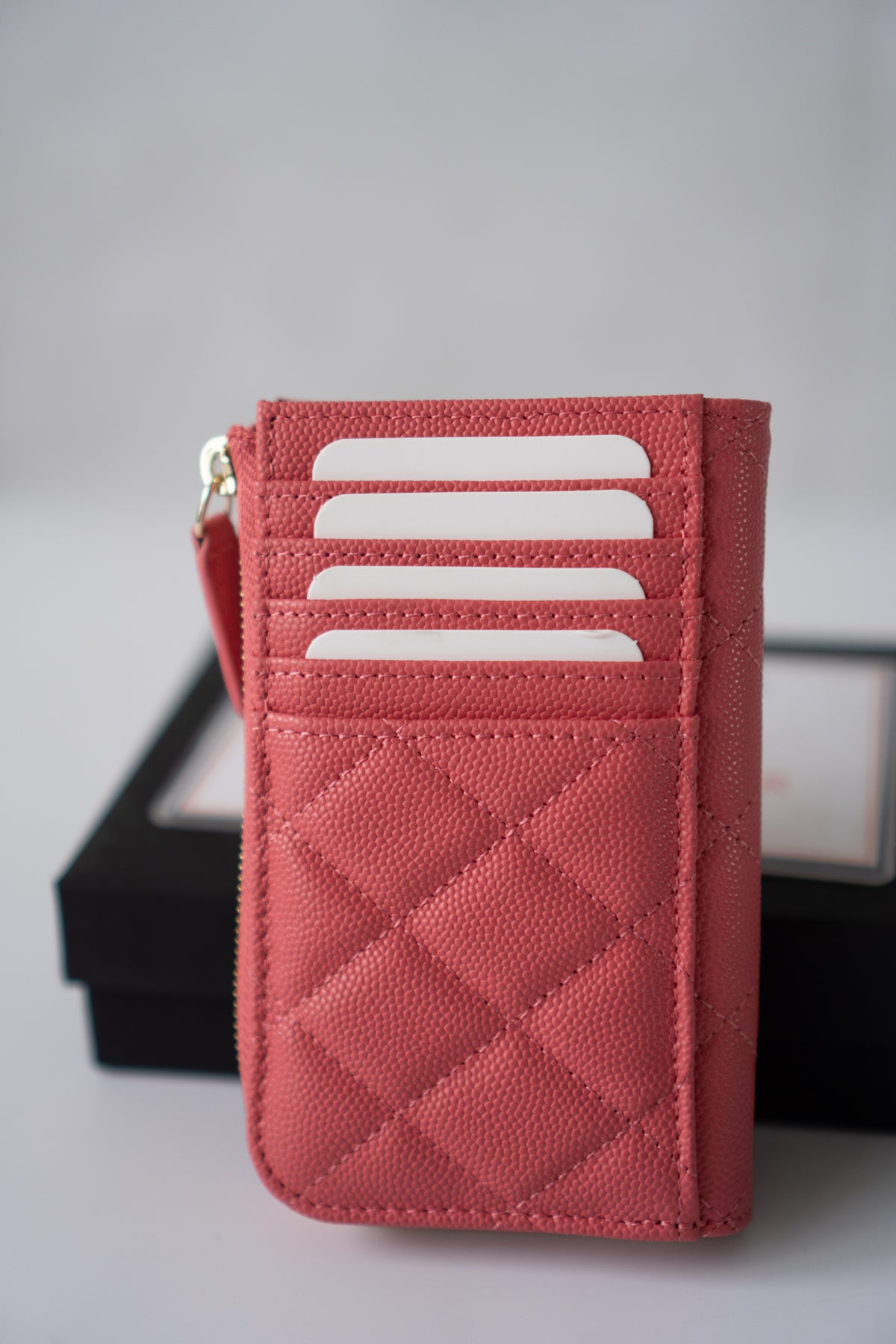 Classic Zipped Card Holder Caviar – Coral Pink