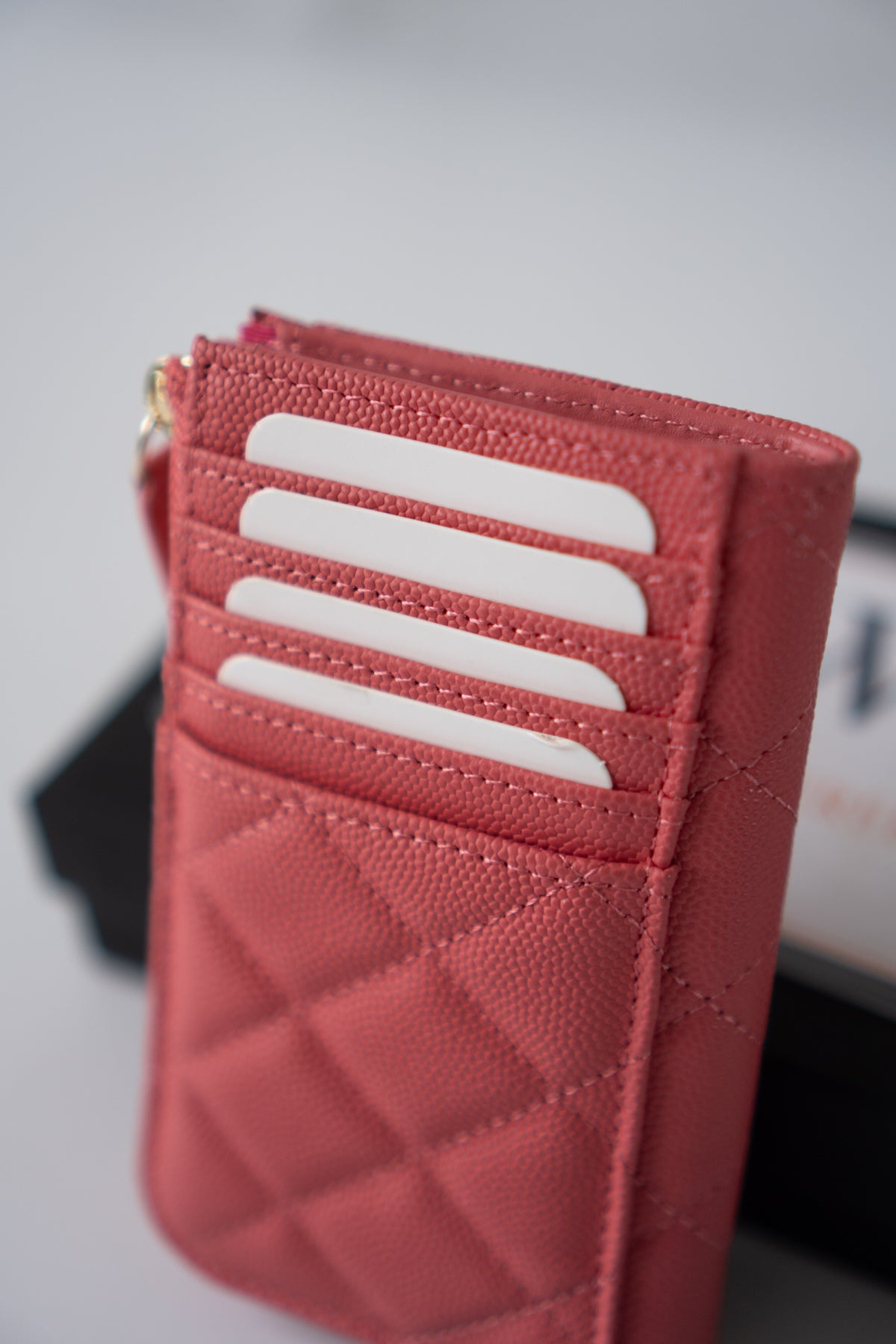 Classic Zipped Card Holder Caviar – Coral Pink