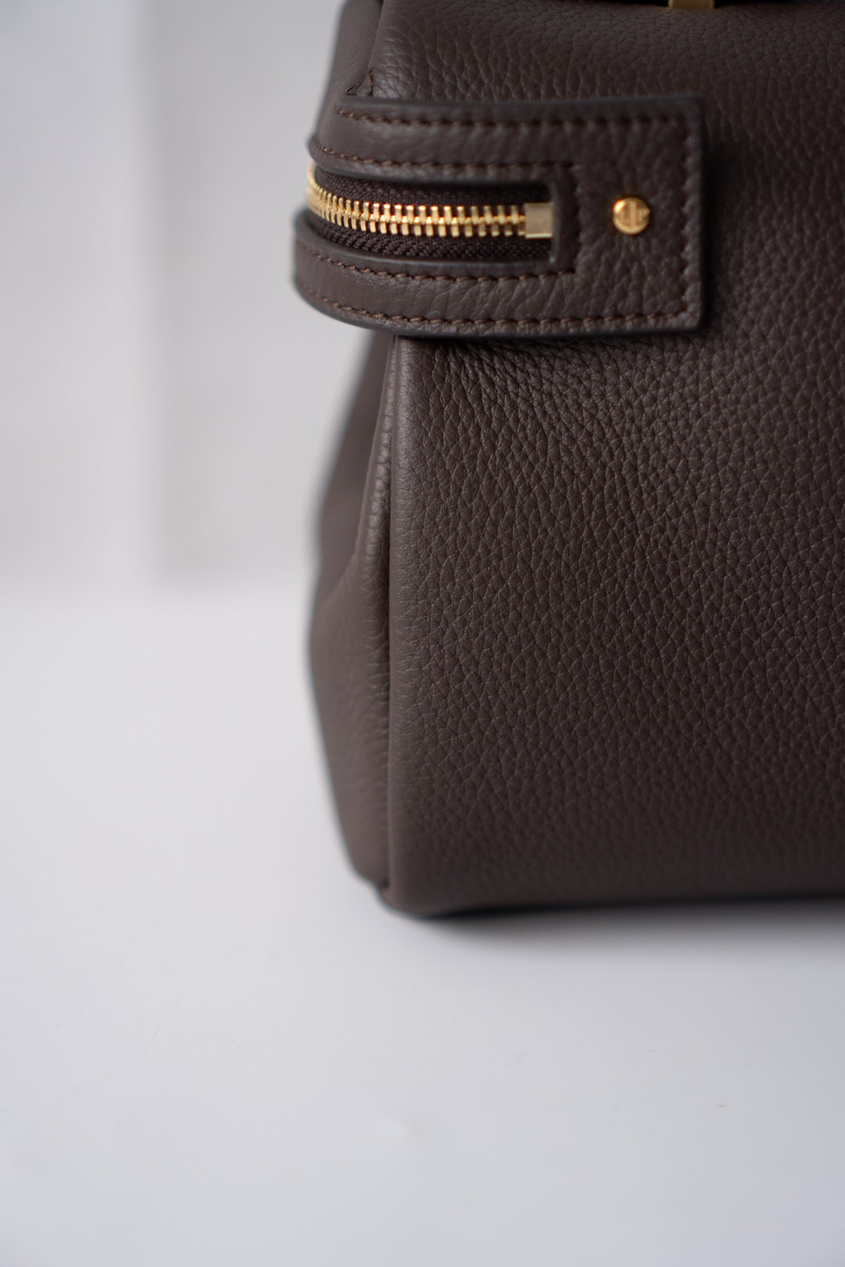 Extra Pocket L33 Top Handle Bag – Dark Brown