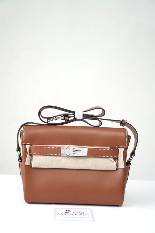 Kelly Messenger in Barenia leather