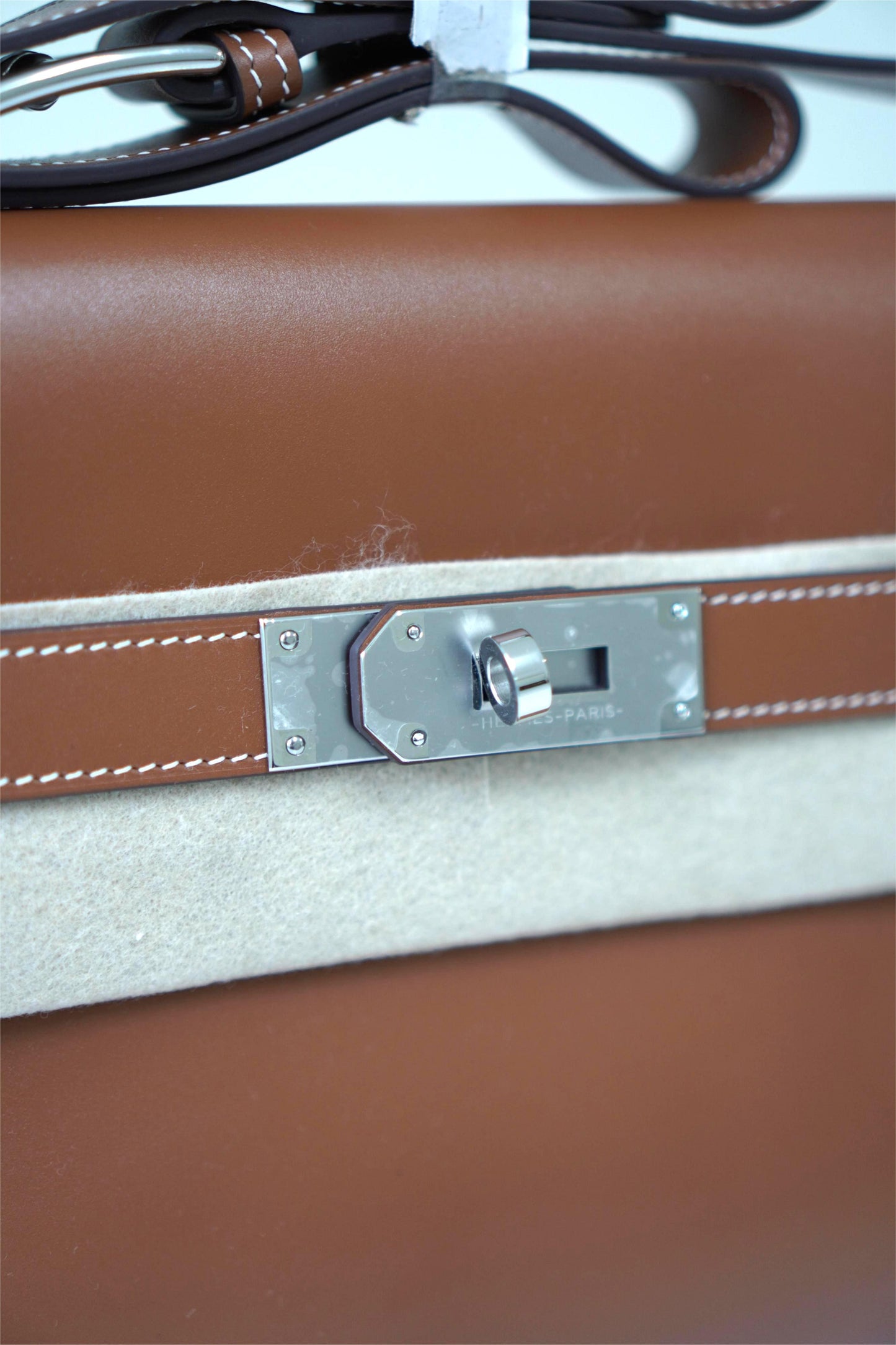 Kelly Messenger in Barenia leather