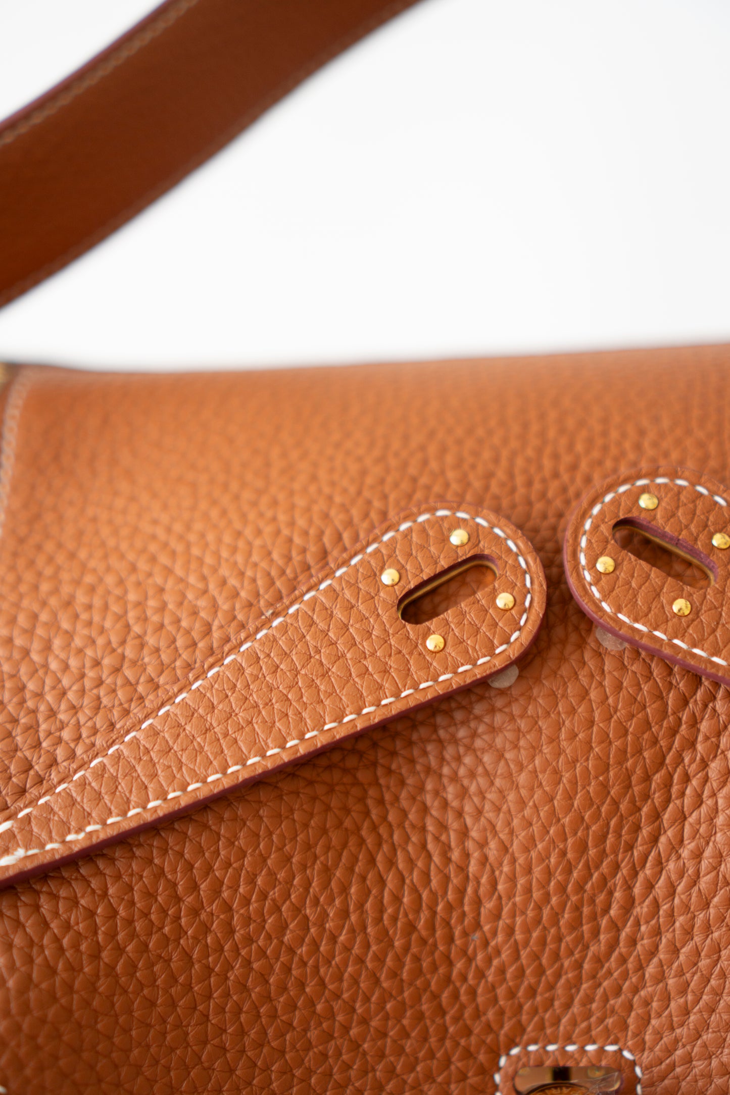 Lind 26 – Gold Clemence Leather with Gold Hardware