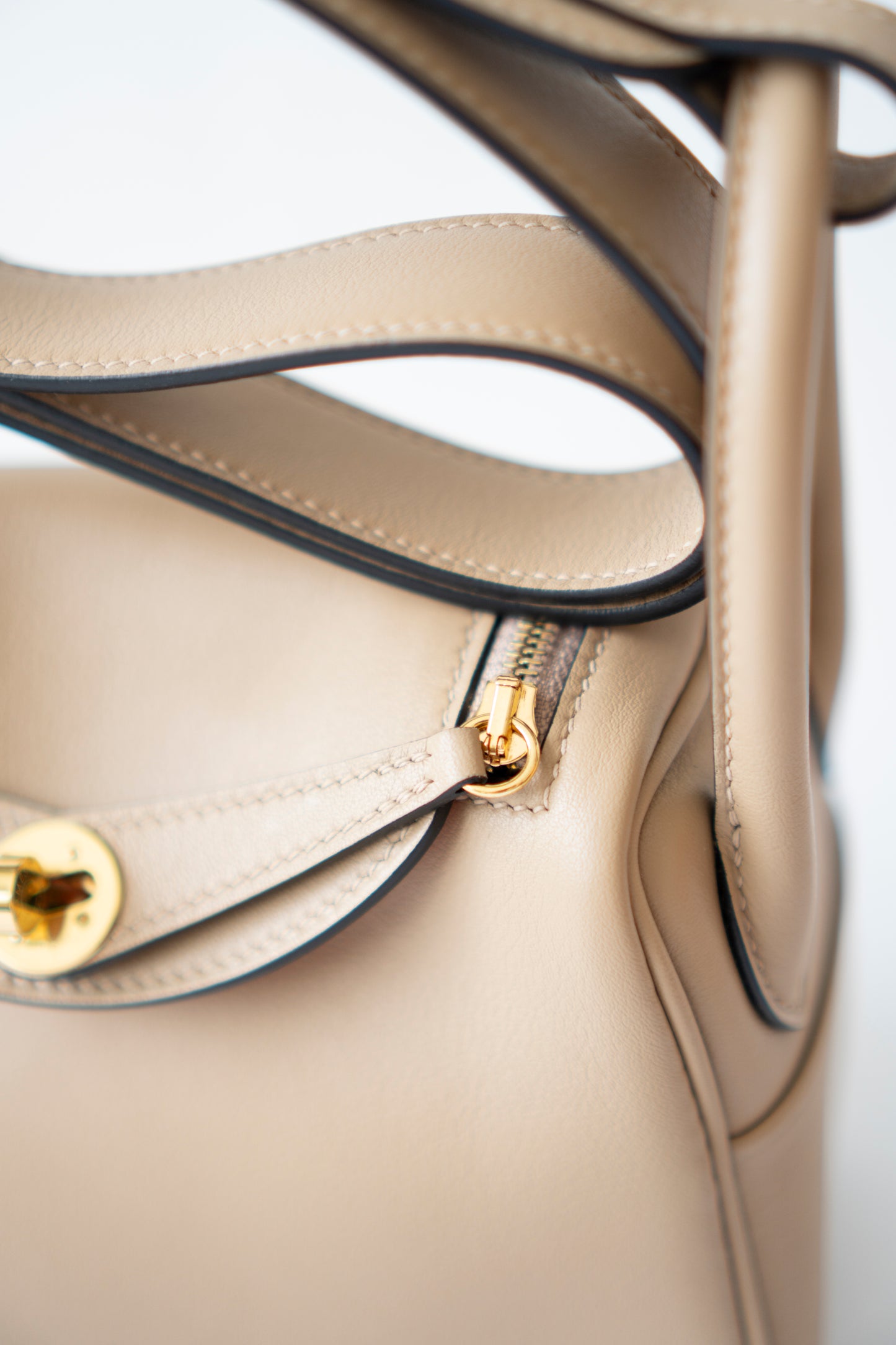 Mini Lind – Chai Swift Leather with Salmon Pink Interior and Gold Hardware