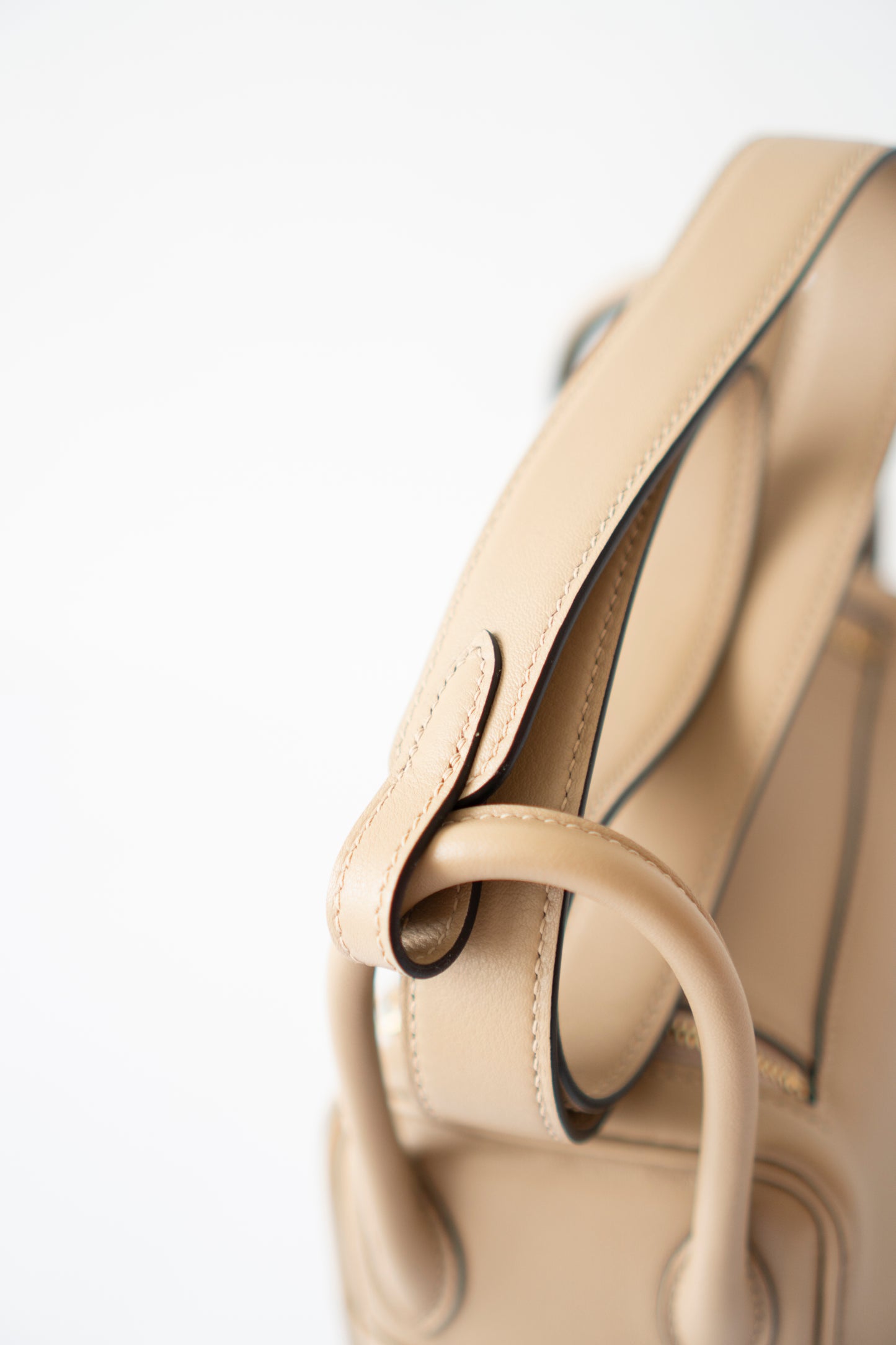 Mini Lind – Chai Swift Leather with Salmon Pink Interior and Gold Hardware