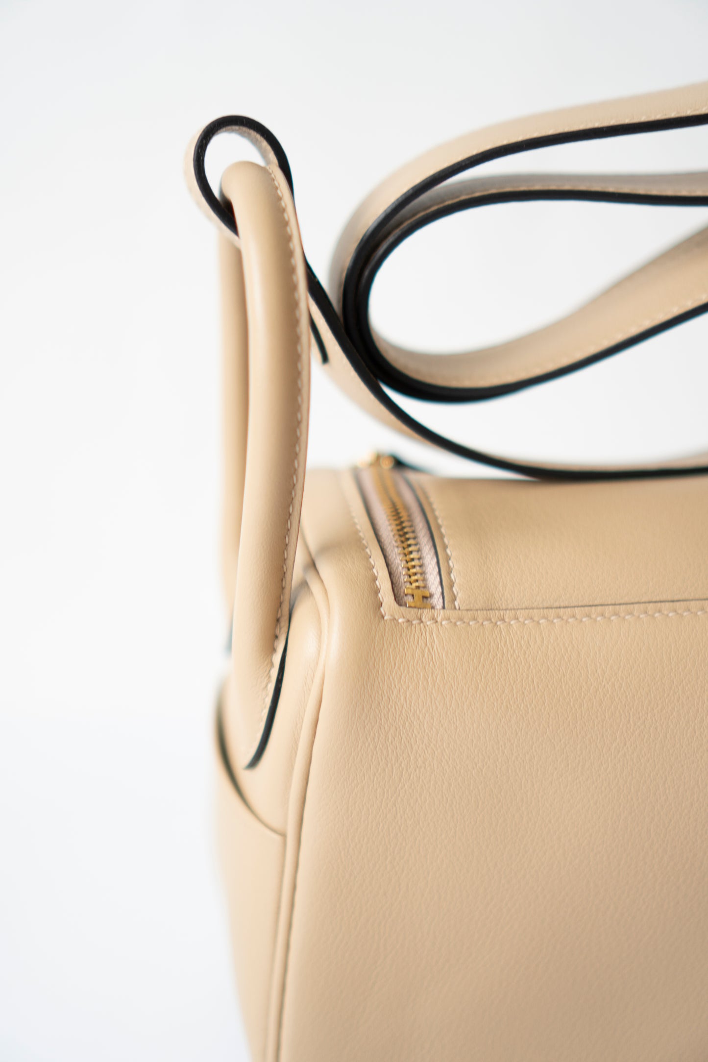Mini Lind – Chai Swift Leather with Salmon Pink Interior and Gold Hardware