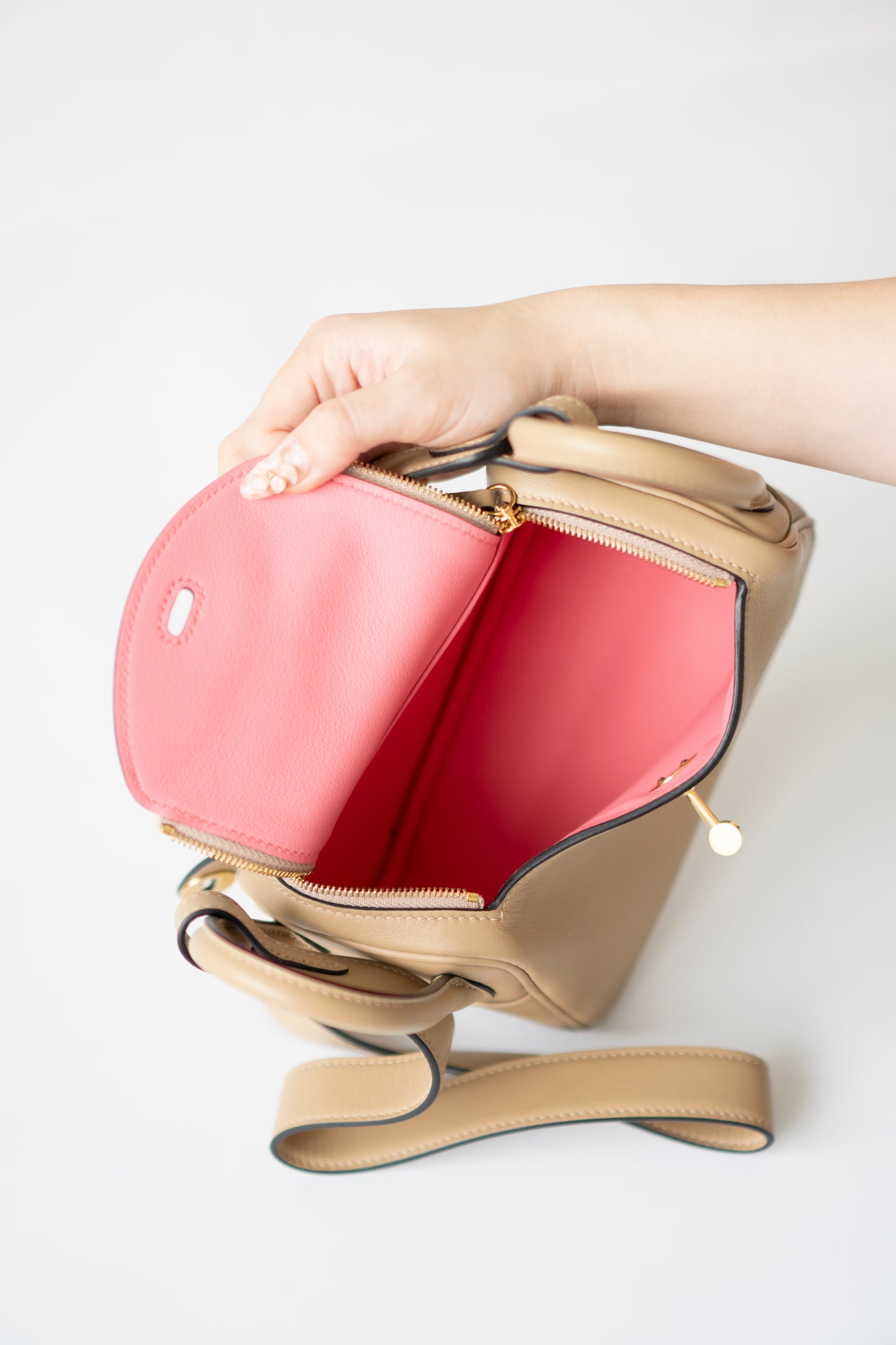 Mini Lind – Chai Swift Leather with Salmon Pink Interior and Gold Hardware