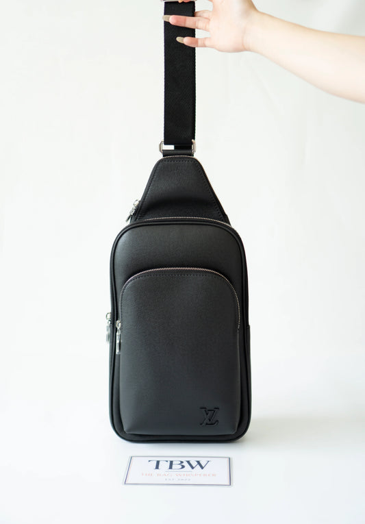 Avenue Sling Bag – Black Taiga Leather