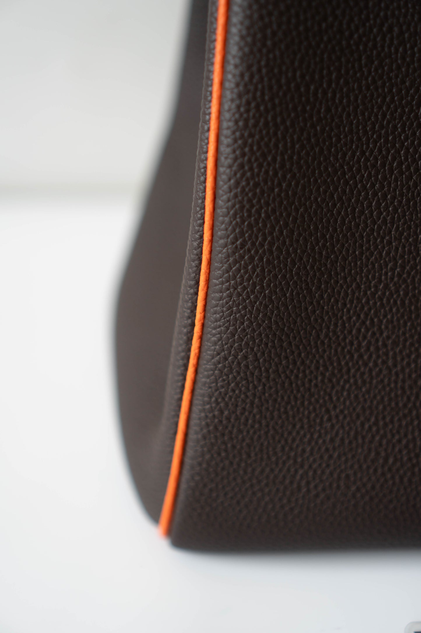 Kelly 40 HSS Special Order – Ebene Togo with Orange Interior