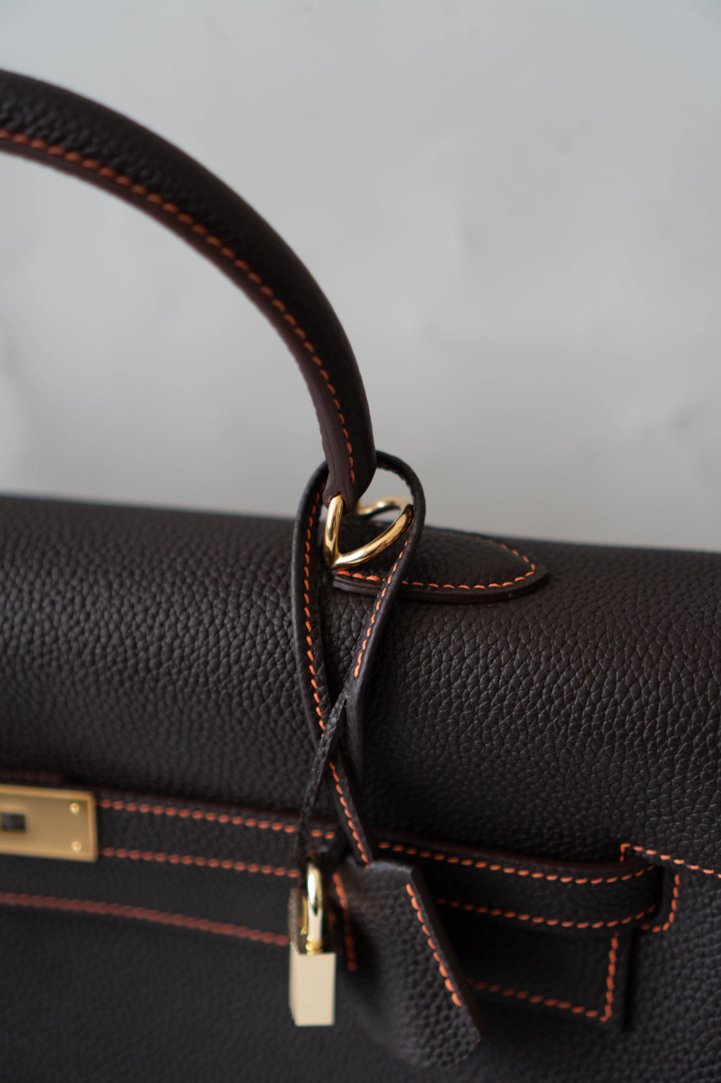 Kelly 40 HSS Special Order – Ebene Togo with Orange Interior