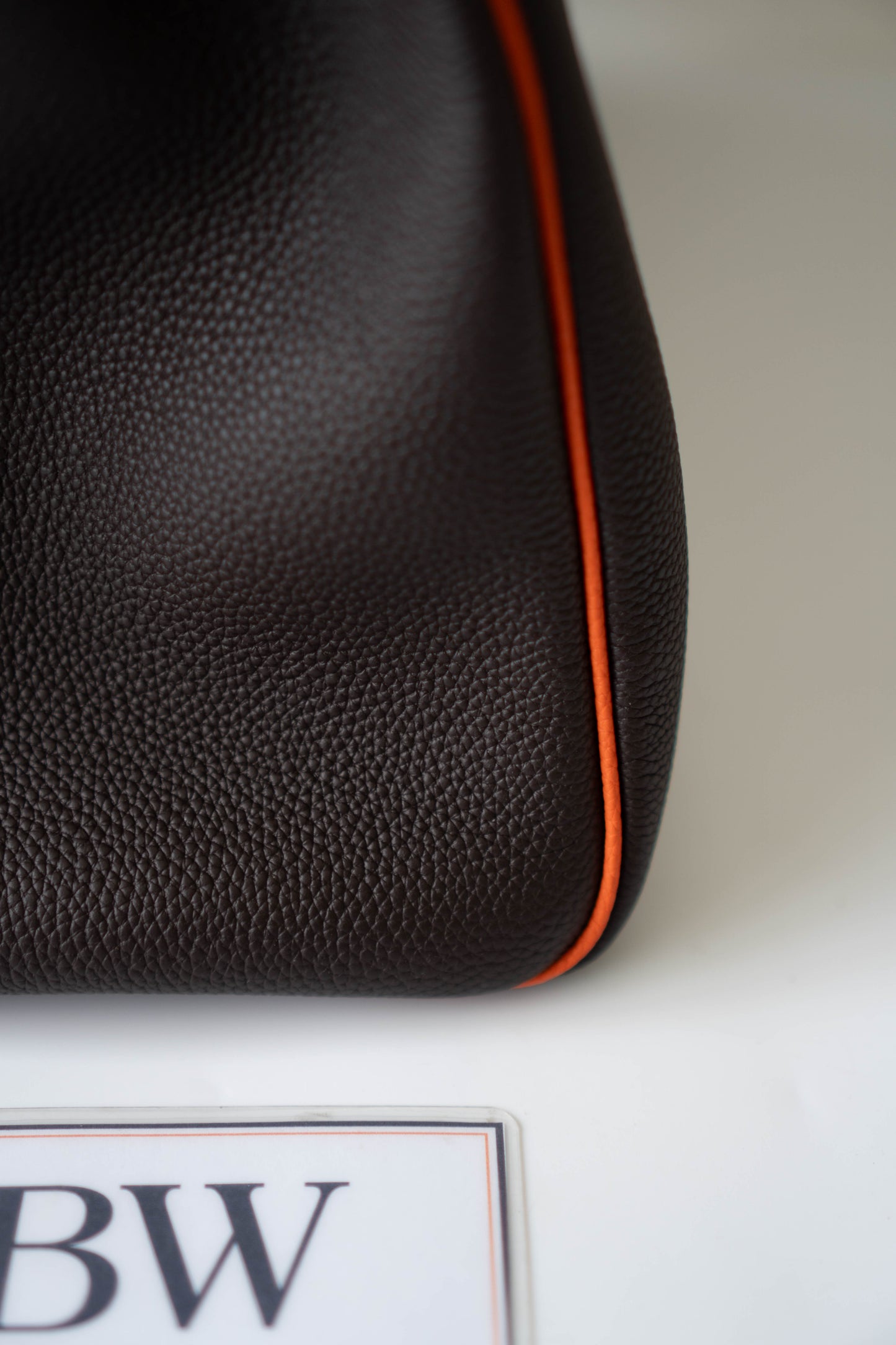Kelly 40 HSS Special Order – Ebene Togo with Orange Interior