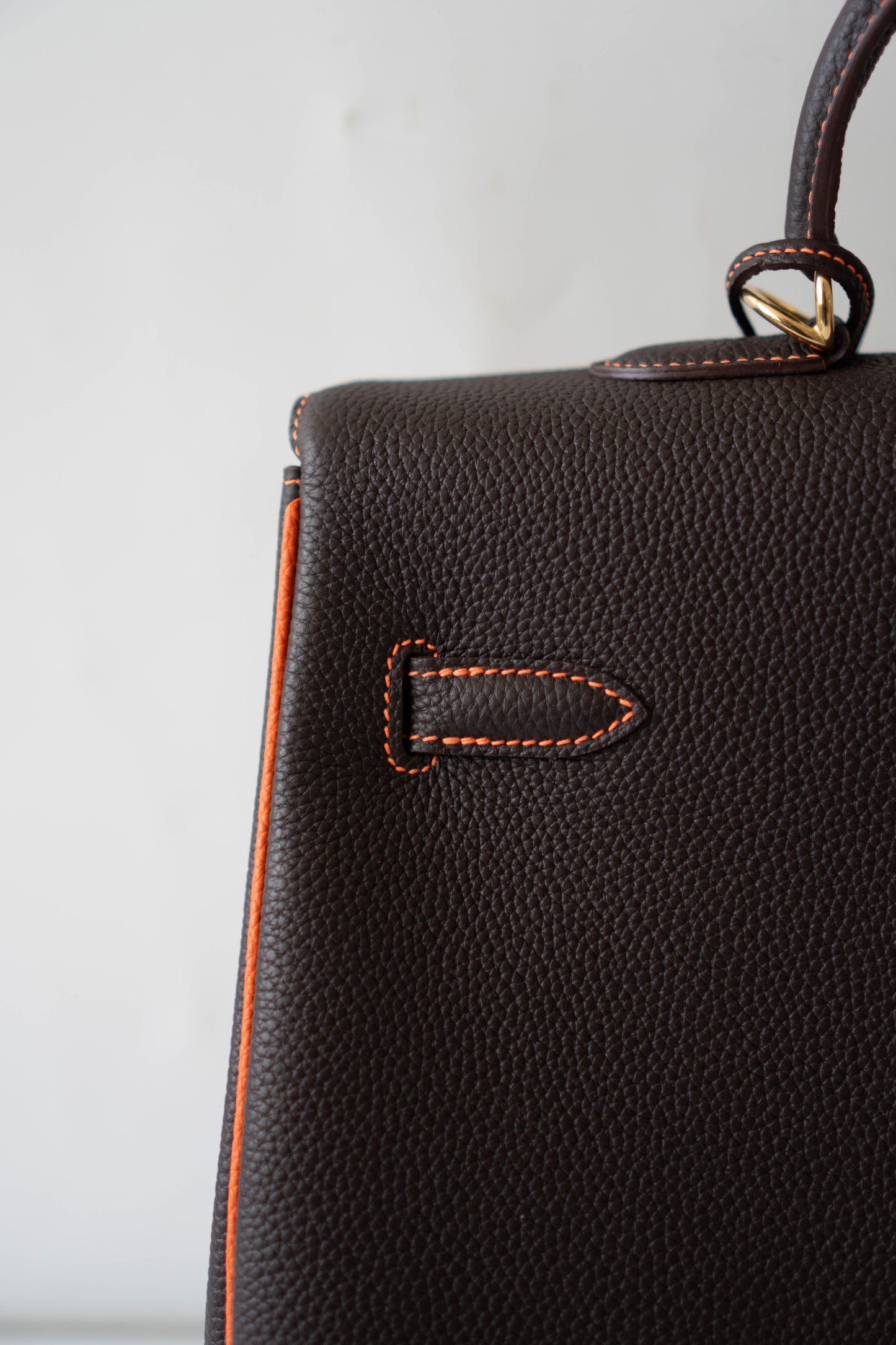 Kelly 40 HSS Special Order – Ebene Togo with Orange Interior