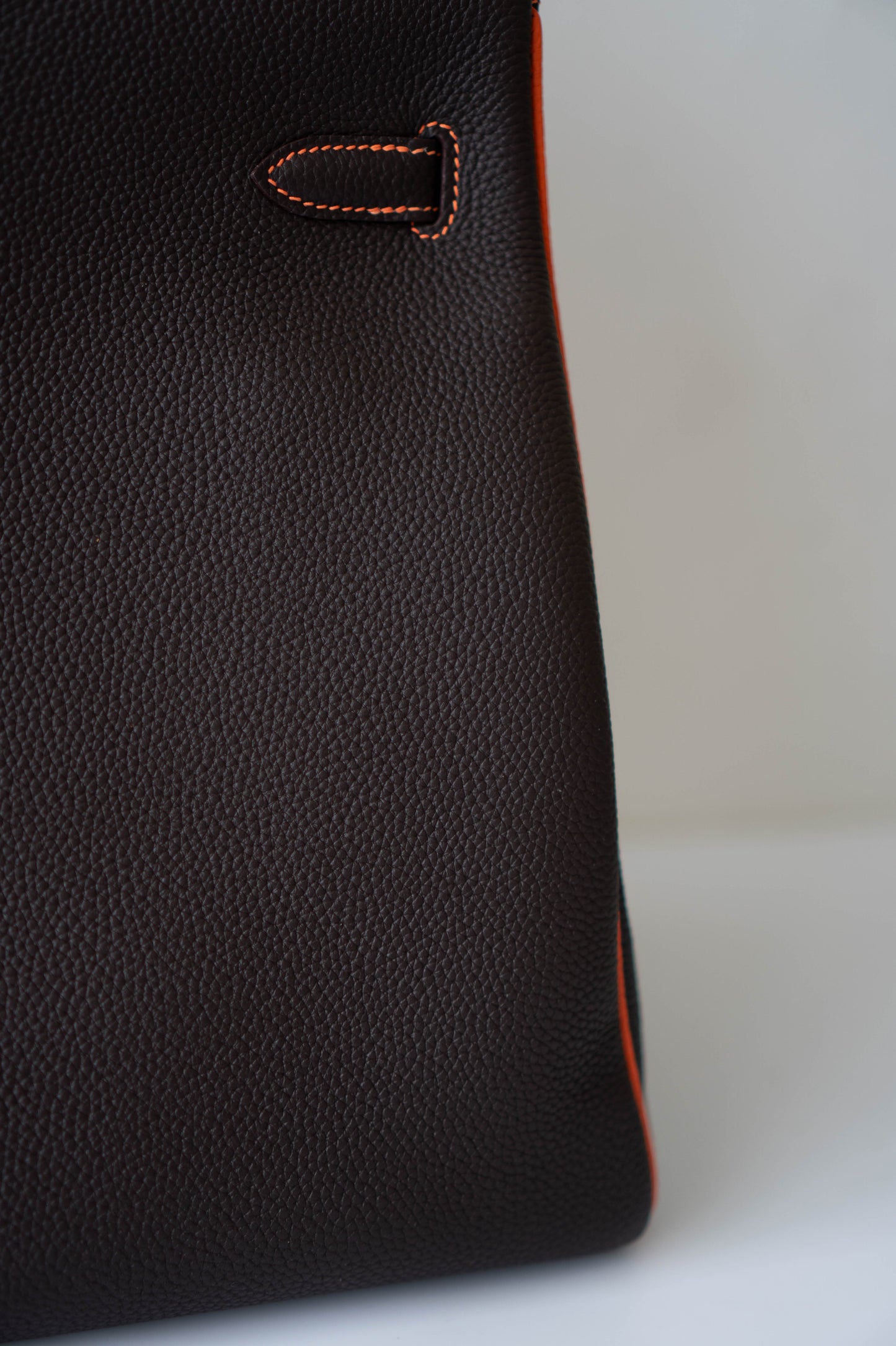 Kelly 40 HSS Special Order – Ebene Togo with Orange Interior