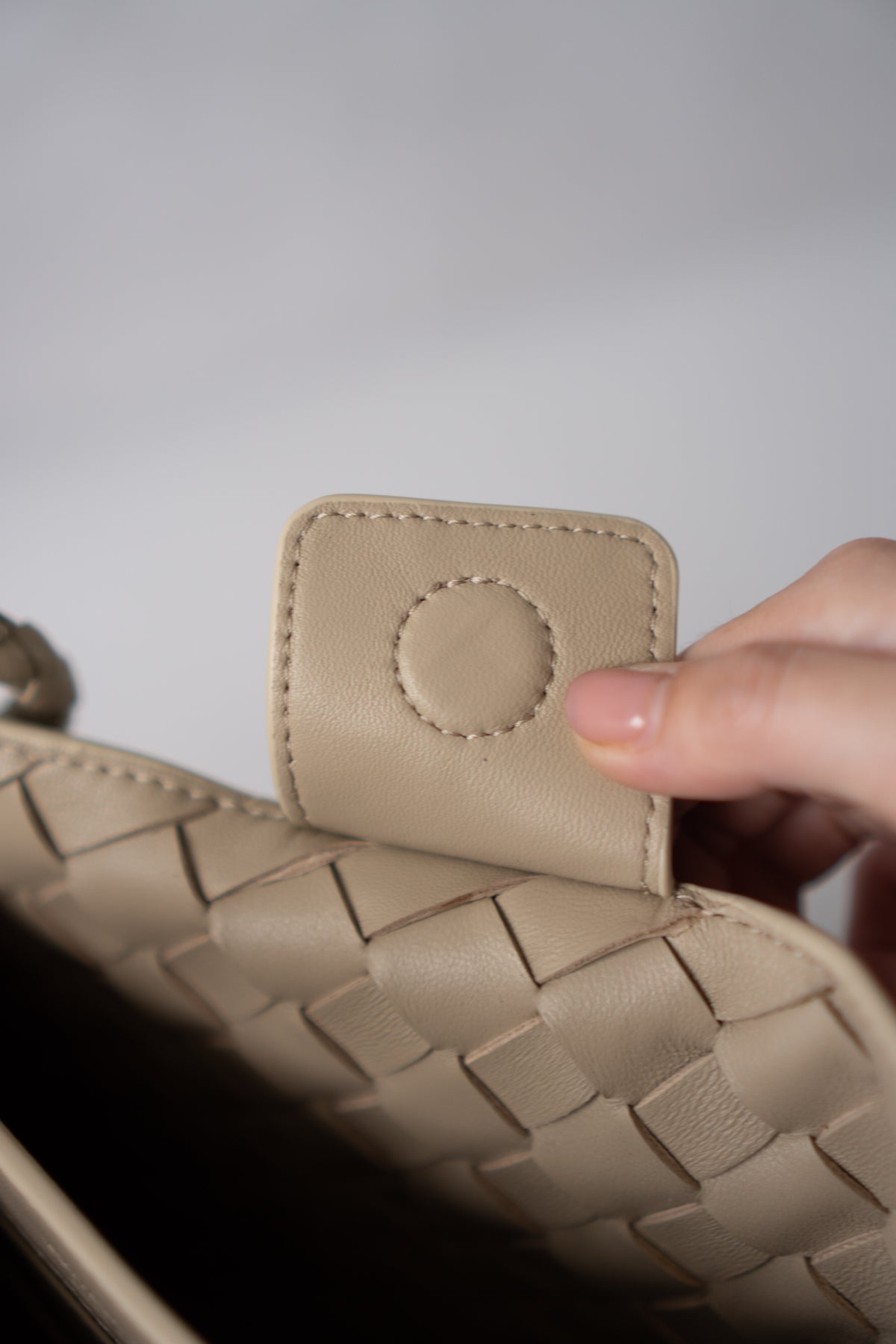 Small Andiamo (25 cm) – Intrecciato Leather & Gold Hardware