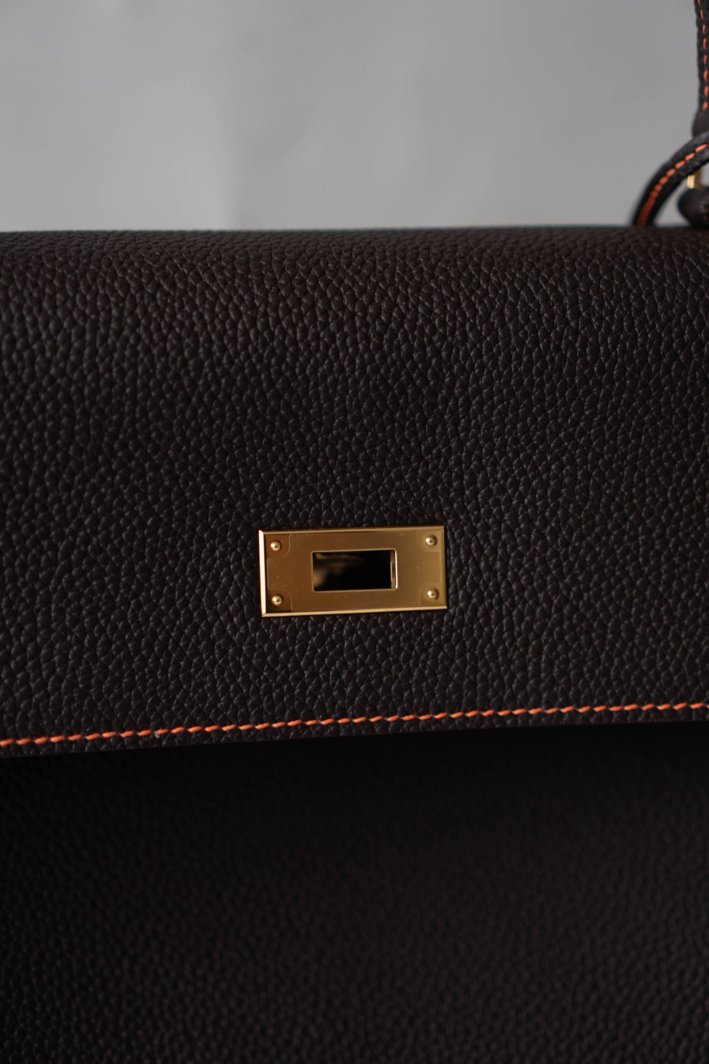 Kelly 40 HSS Special Order – Ebene Togo with Orange Interior