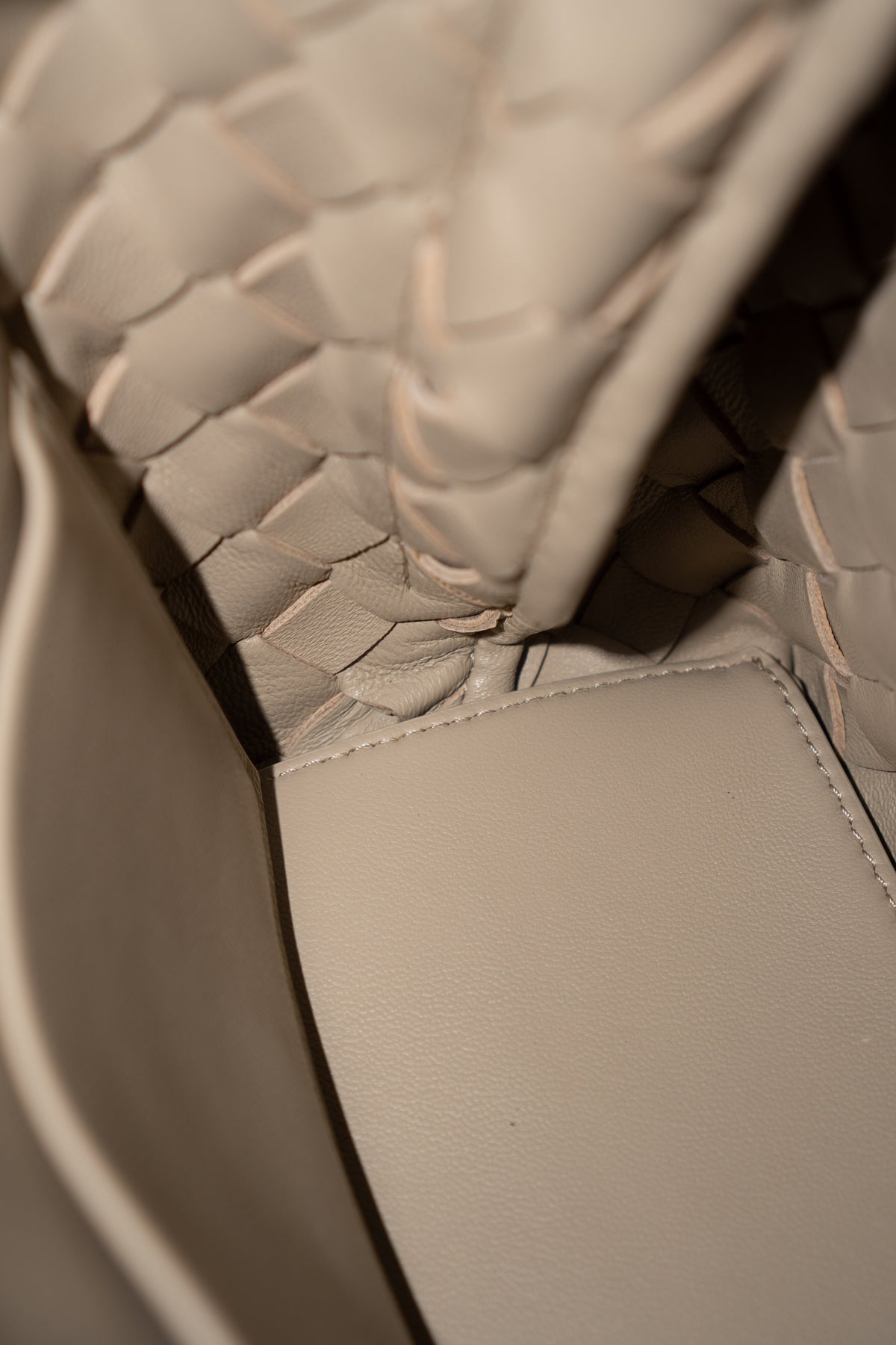 Small Andiamo (25 cm) – Intrecciato Leather & Gold Hardware