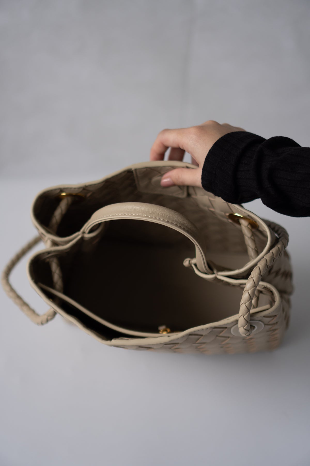 Small Andiamo (25 cm) – Intrecciato Leather & Gold Hardware