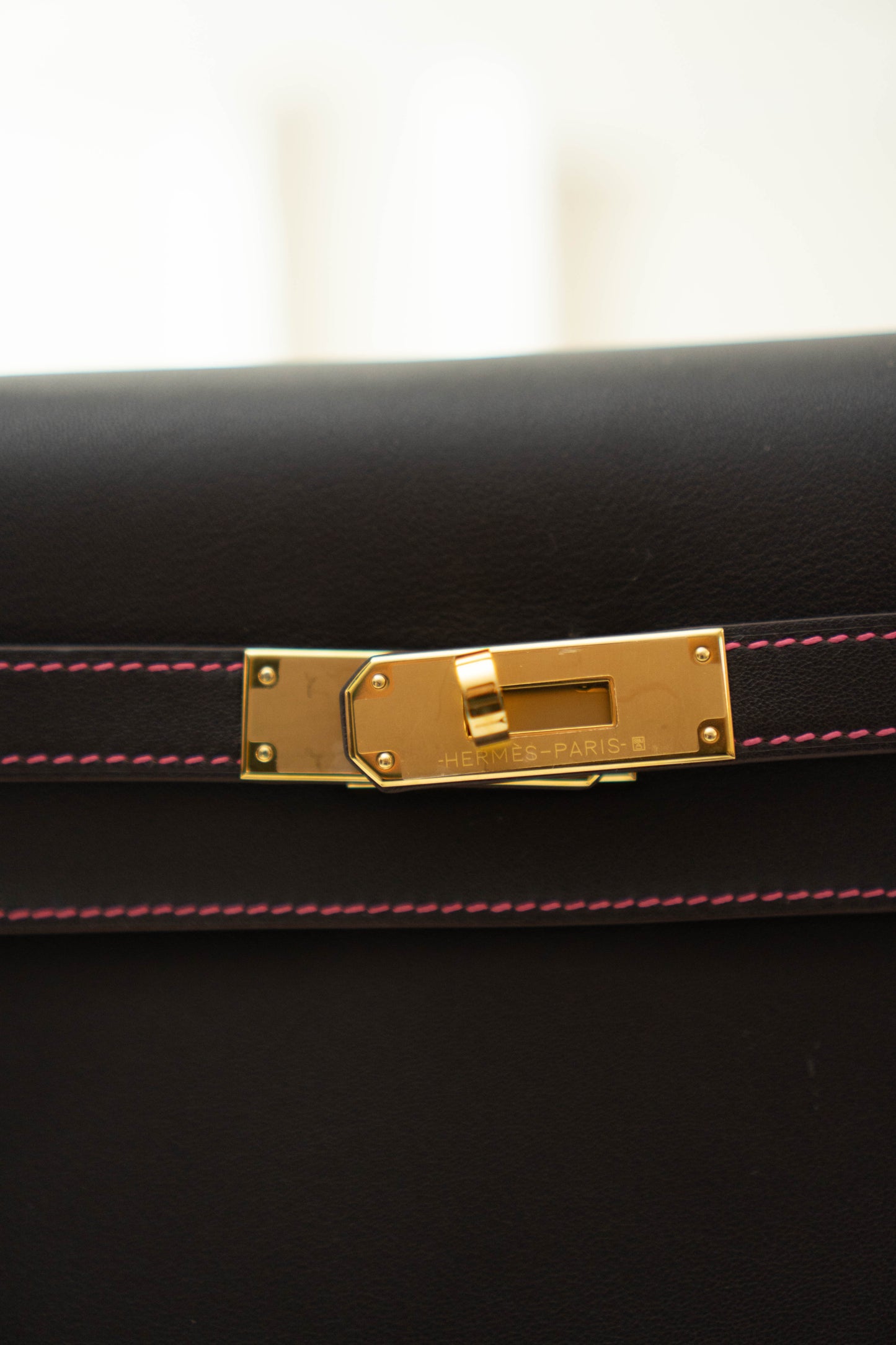 KL 32 in Ebene Epsom calfskin leather