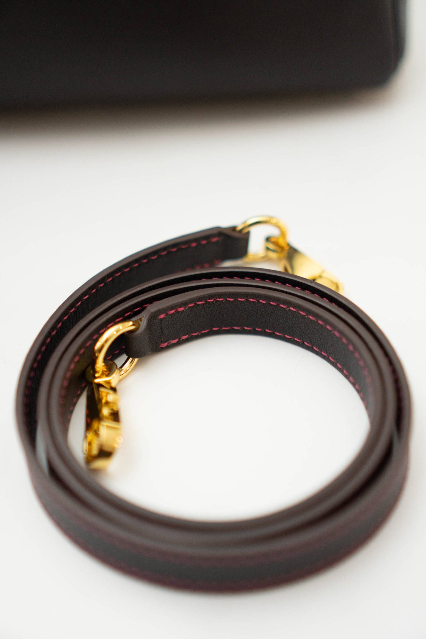 KL 32 in Ebene Epsom calfskin leather