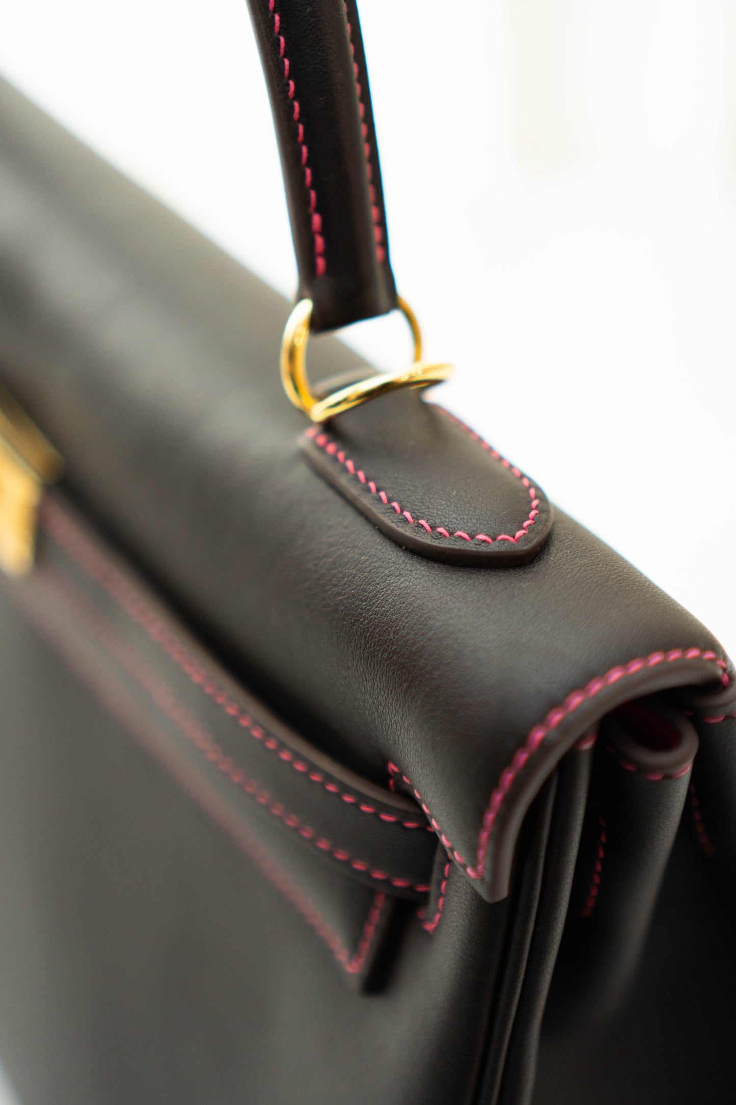 KL 32 in Ebene Epsom calfskin leather