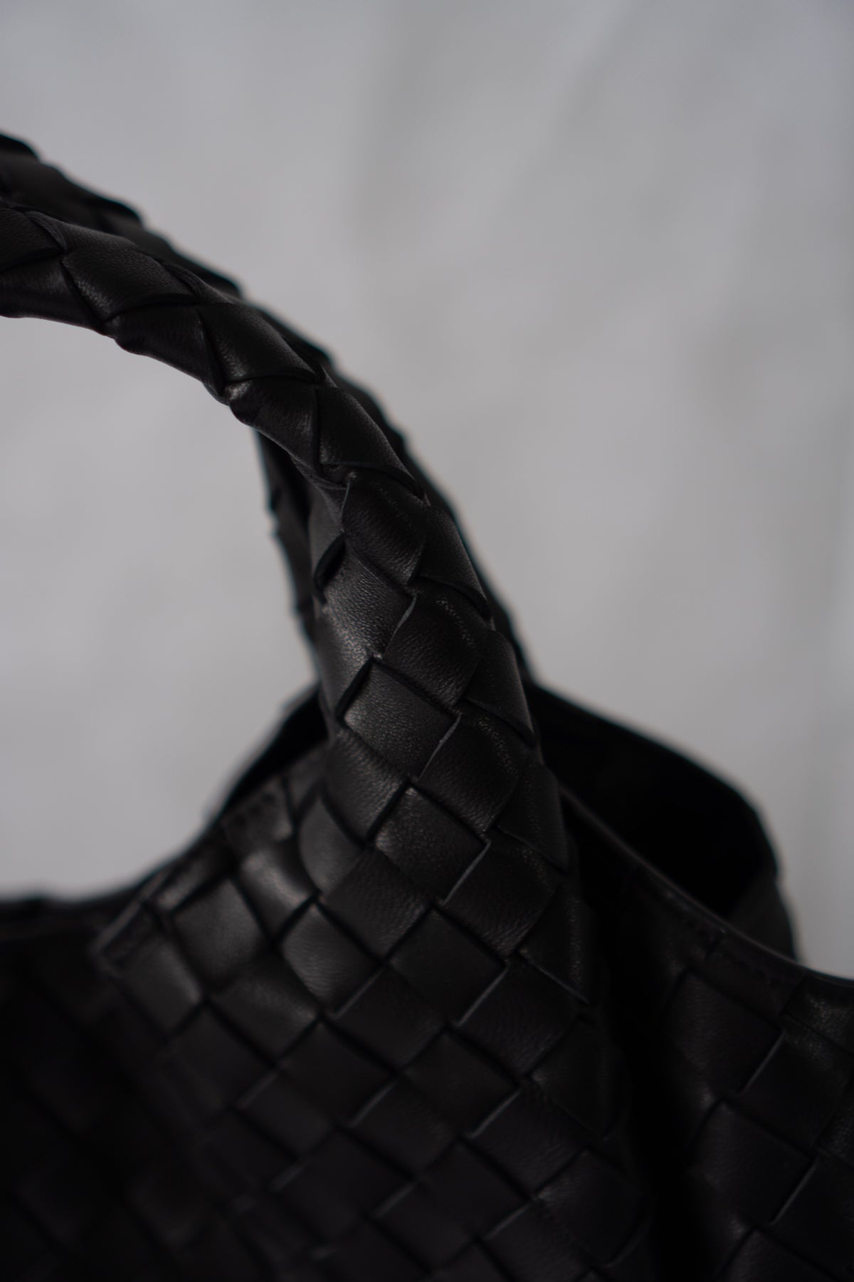 Hop Bag – Black Intrecciato Leather