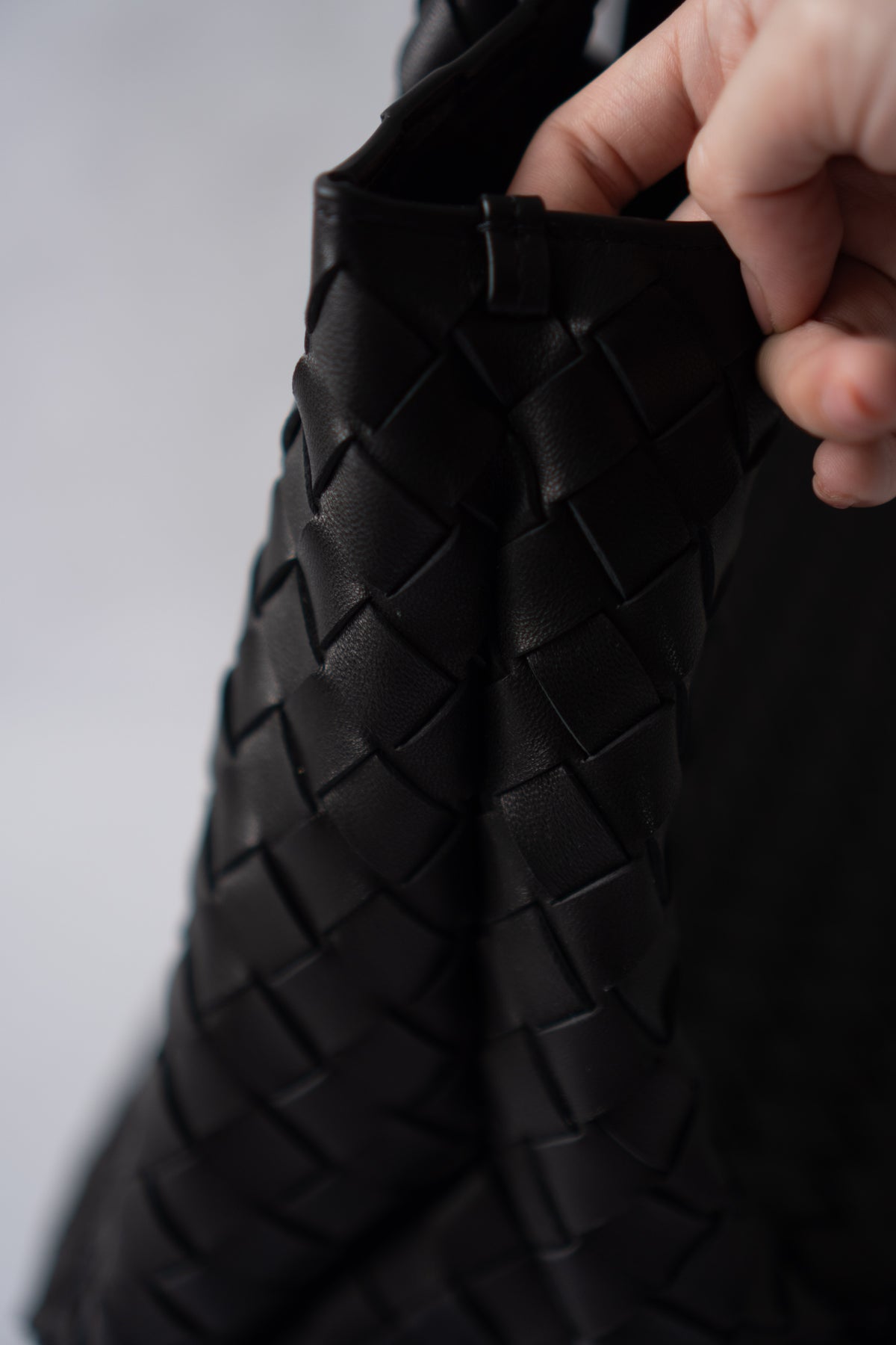 Hop Bag – Black Intrecciato Leather