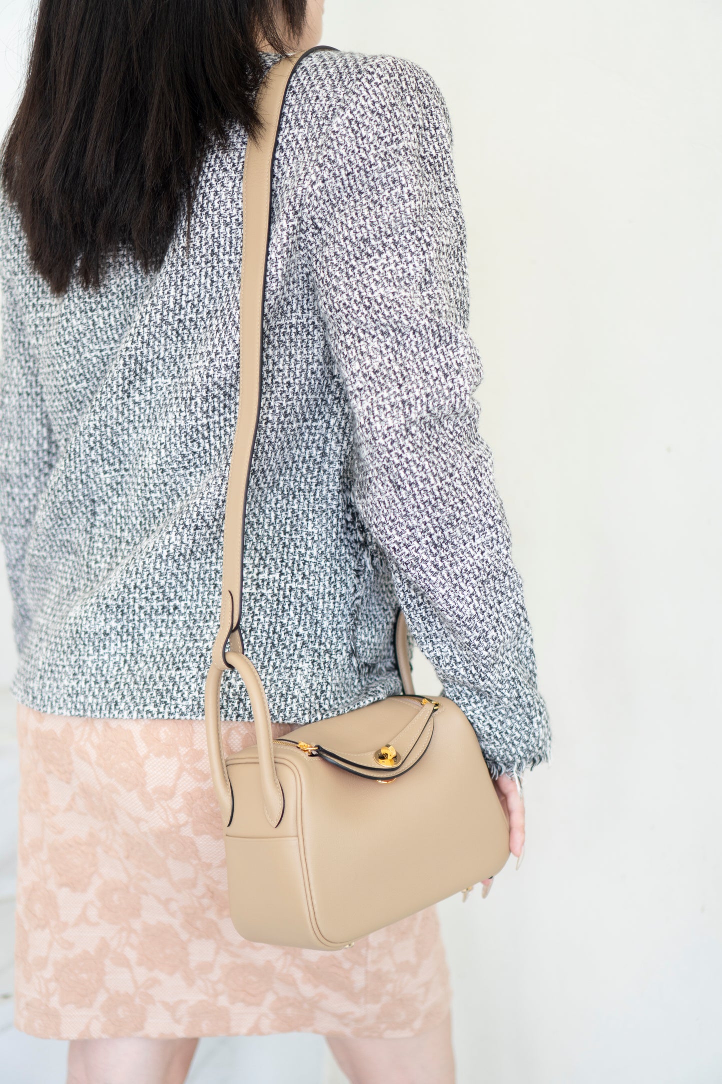 Mini Lind – Chai Swift Leather with Salmon Pink Interior and Gold Hardware