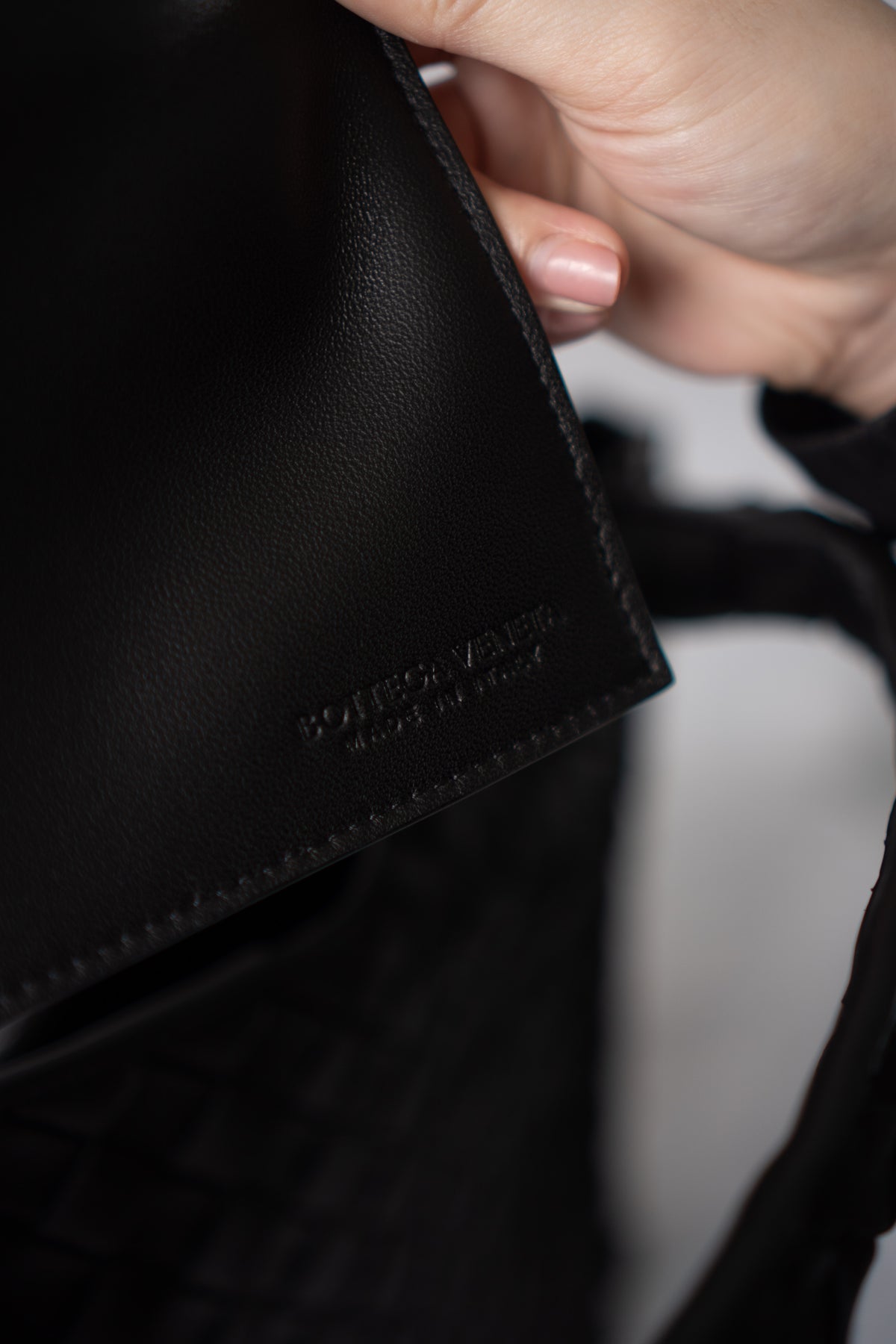 Hop Bag – Black Intrecciato Leather
