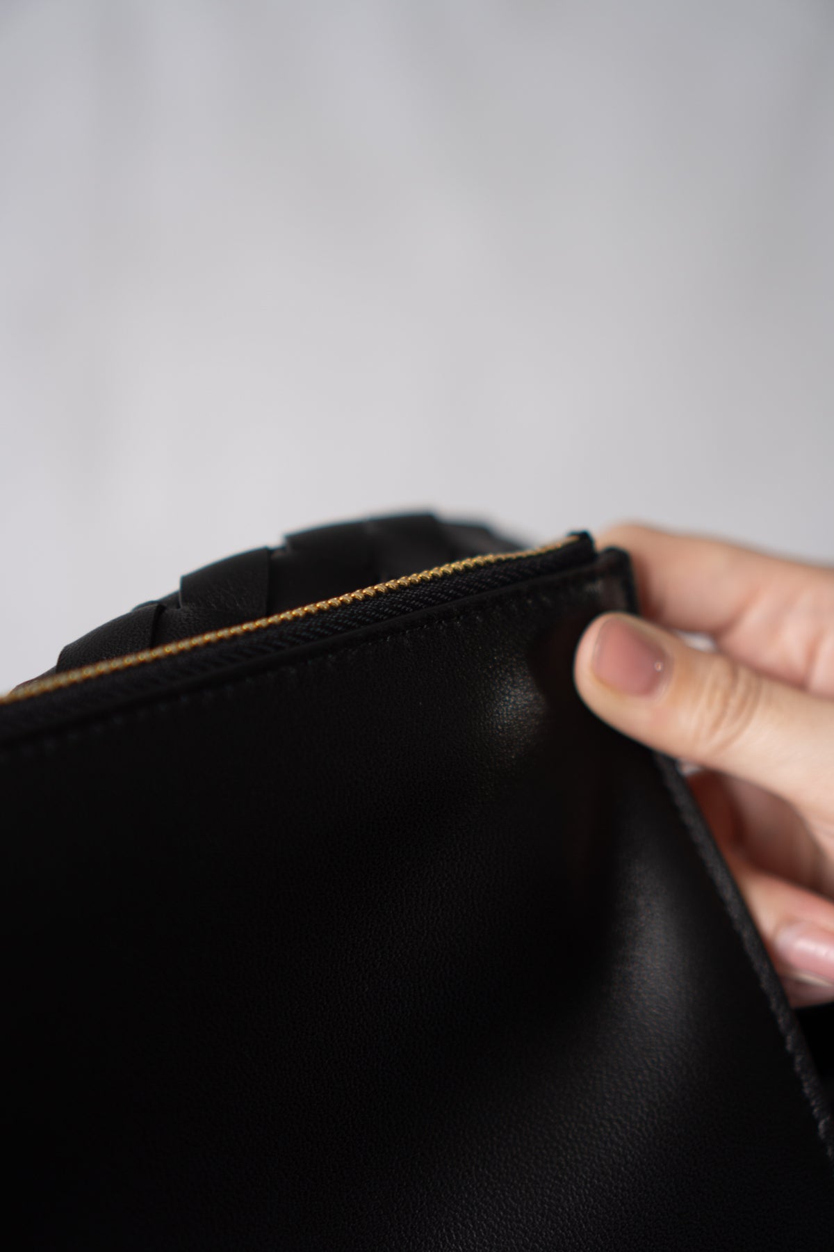 Hop Bag – Black Intrecciato Leather