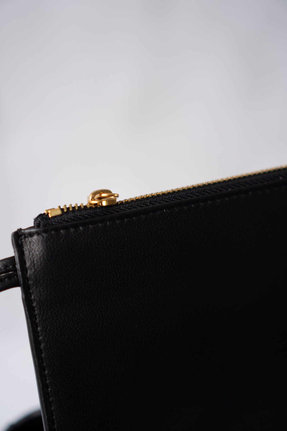 Hop Bag – Black Intrecciato Leather