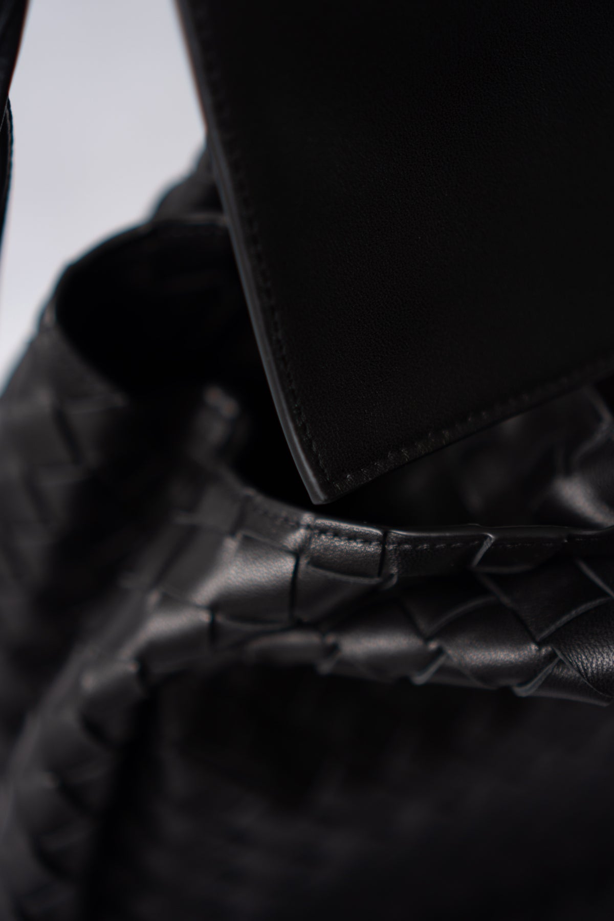 Hop Bag – Black Intrecciato Leather
