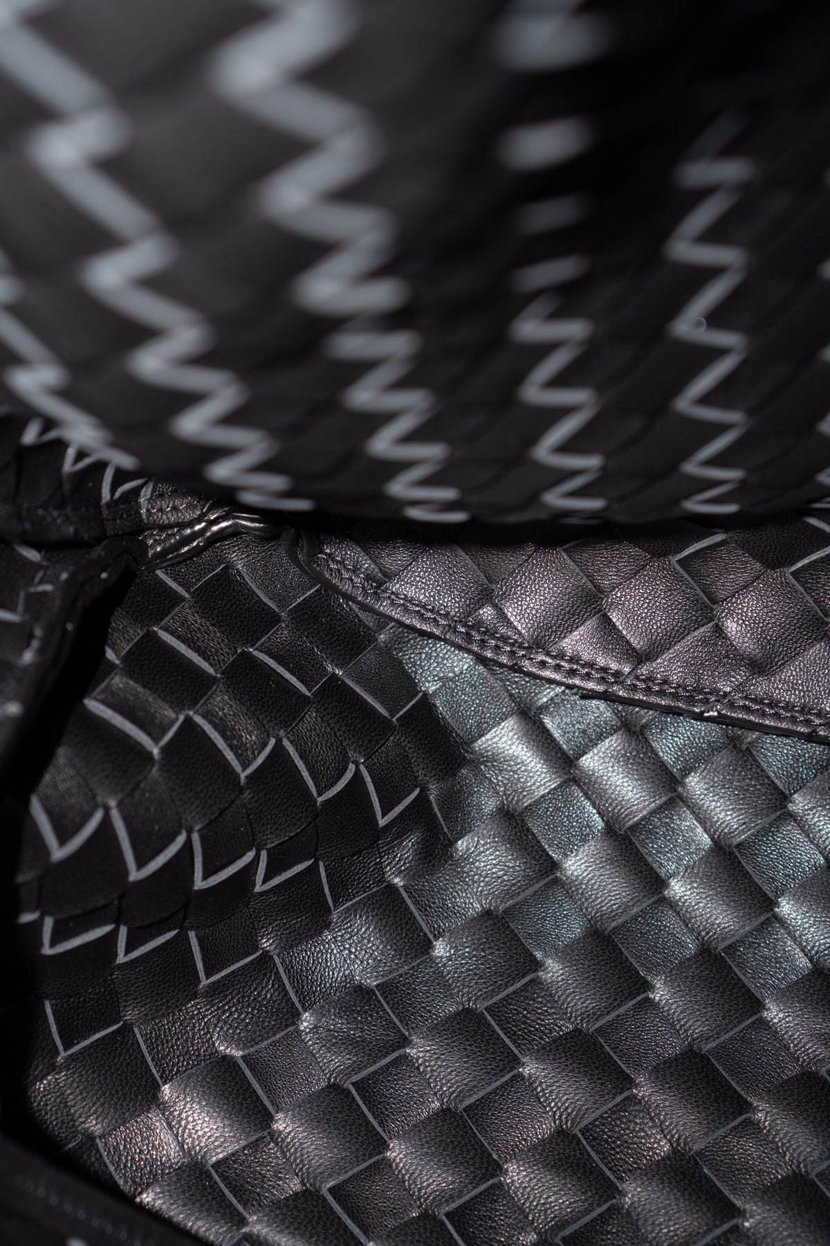 Hop Bag – Black Intrecciato Leather