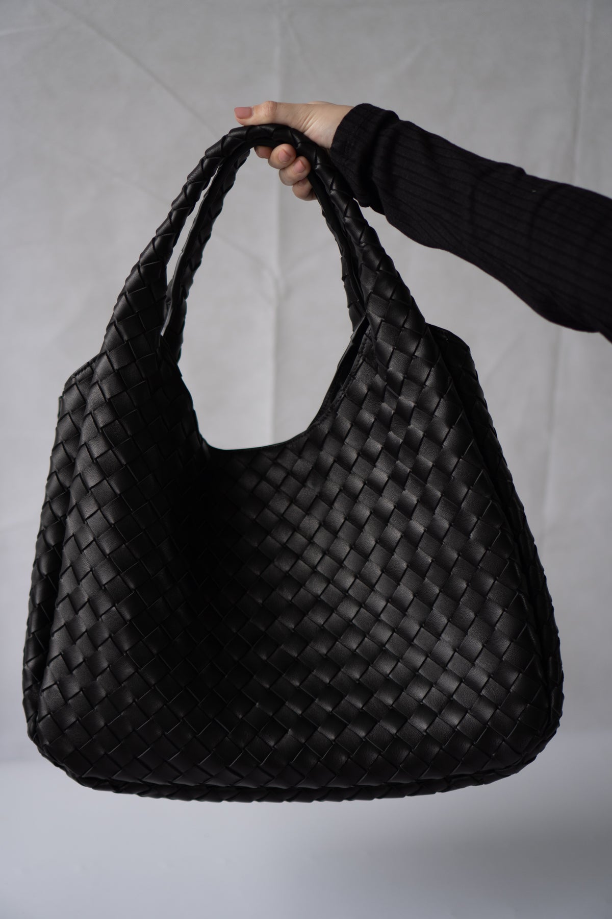Hop Bag – Black Intrecciato Leather