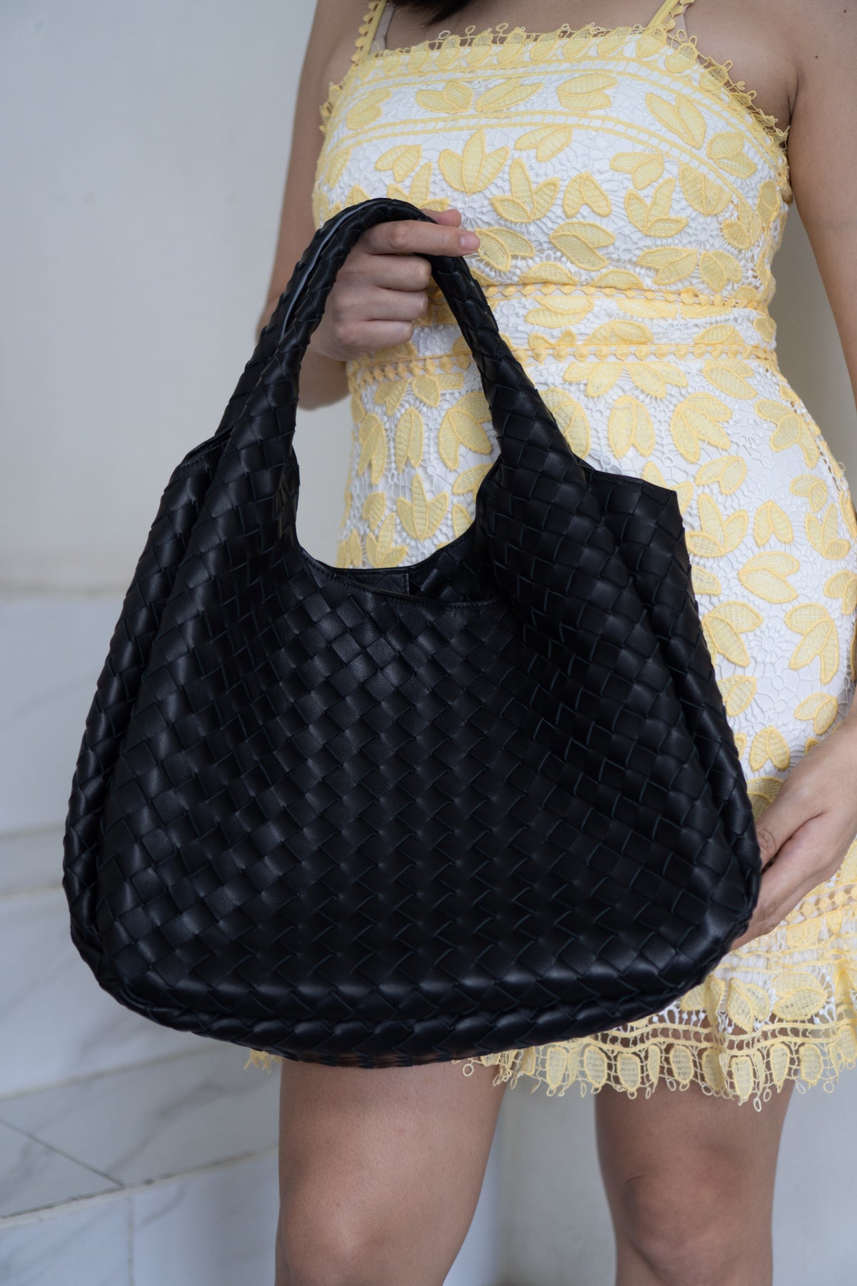 Hop Bag – Black Intrecciato Leather