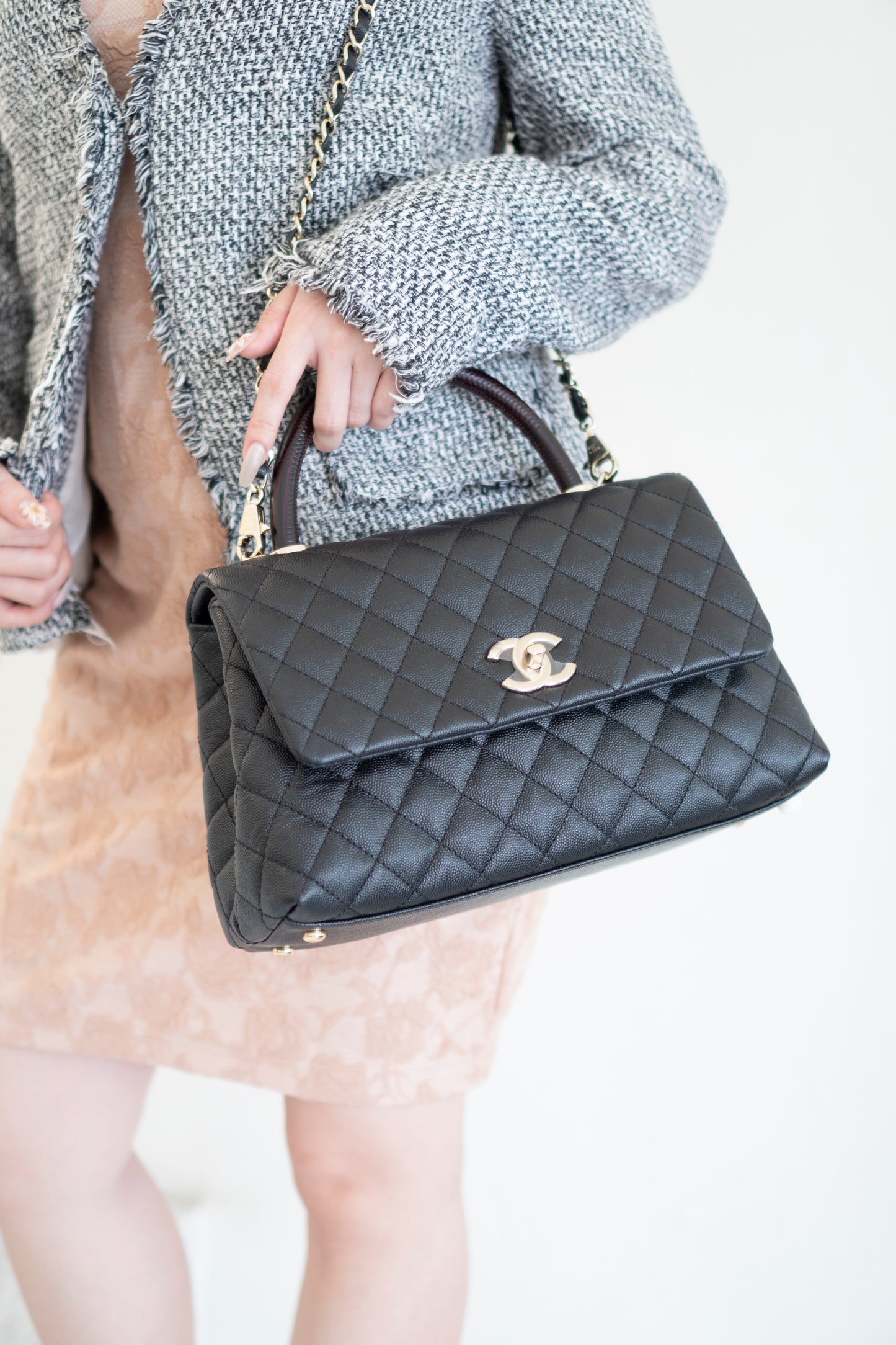 Coco Handle Medium – Black Caviar with Gold Hardware