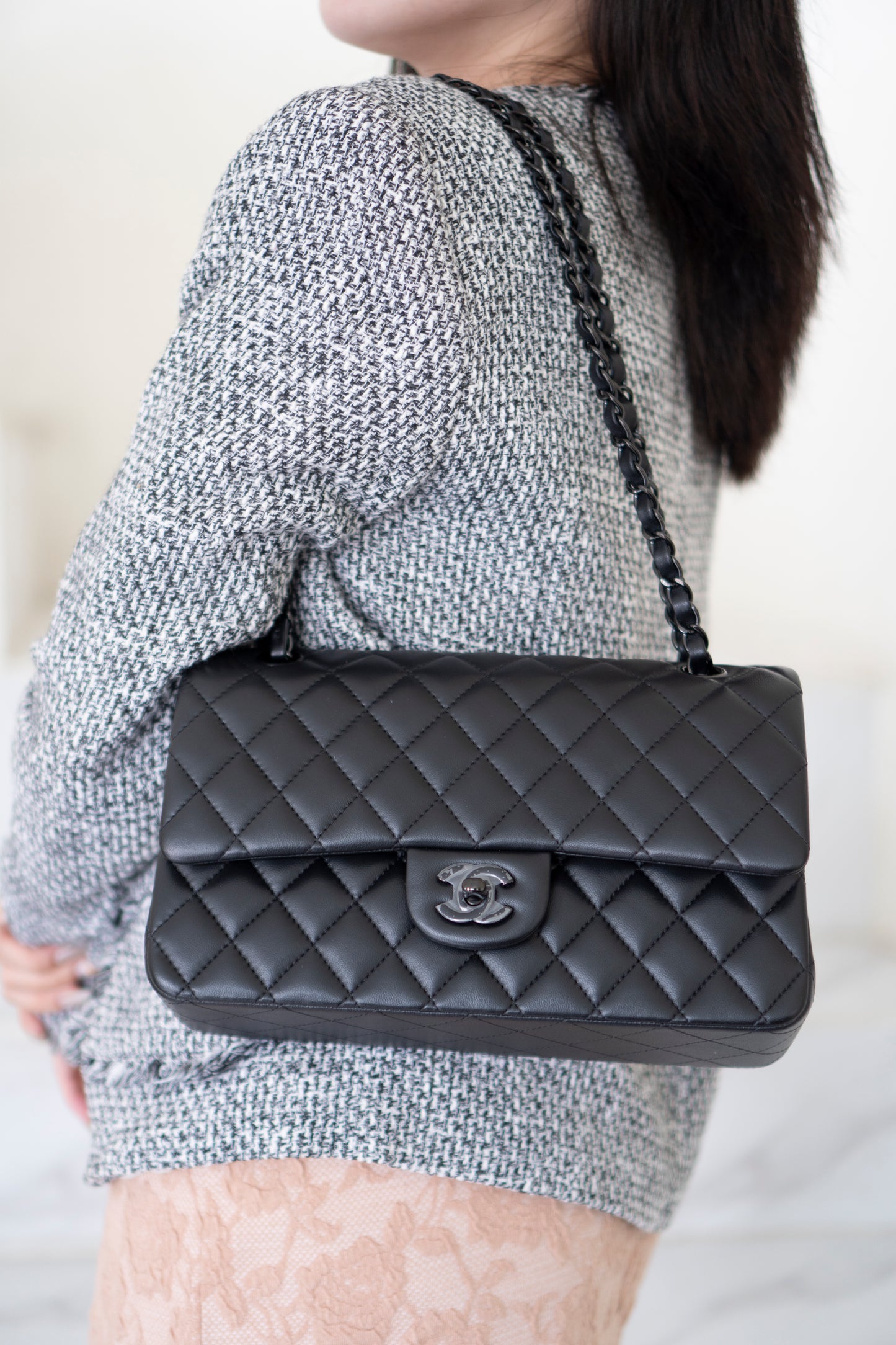 Classic Flap Medium So Black – Black Lambskin with Black Hardware