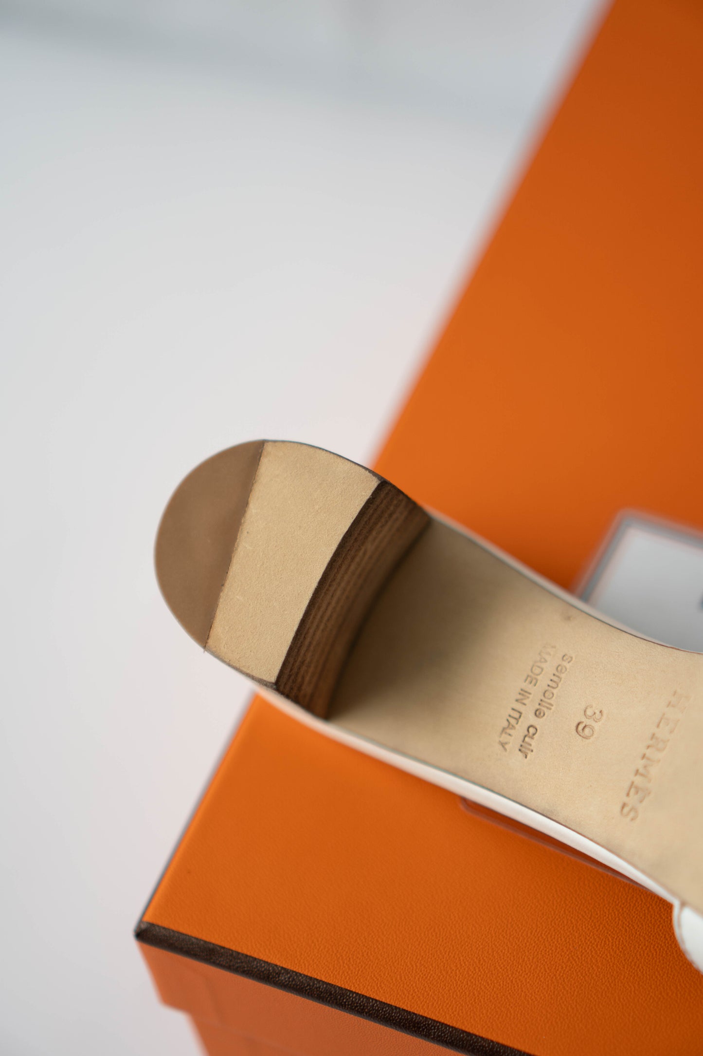 Oasis Sandals – White Smooth Leather