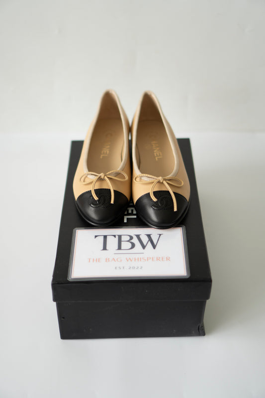 Ballet Flats – Beige & Black Lambskin