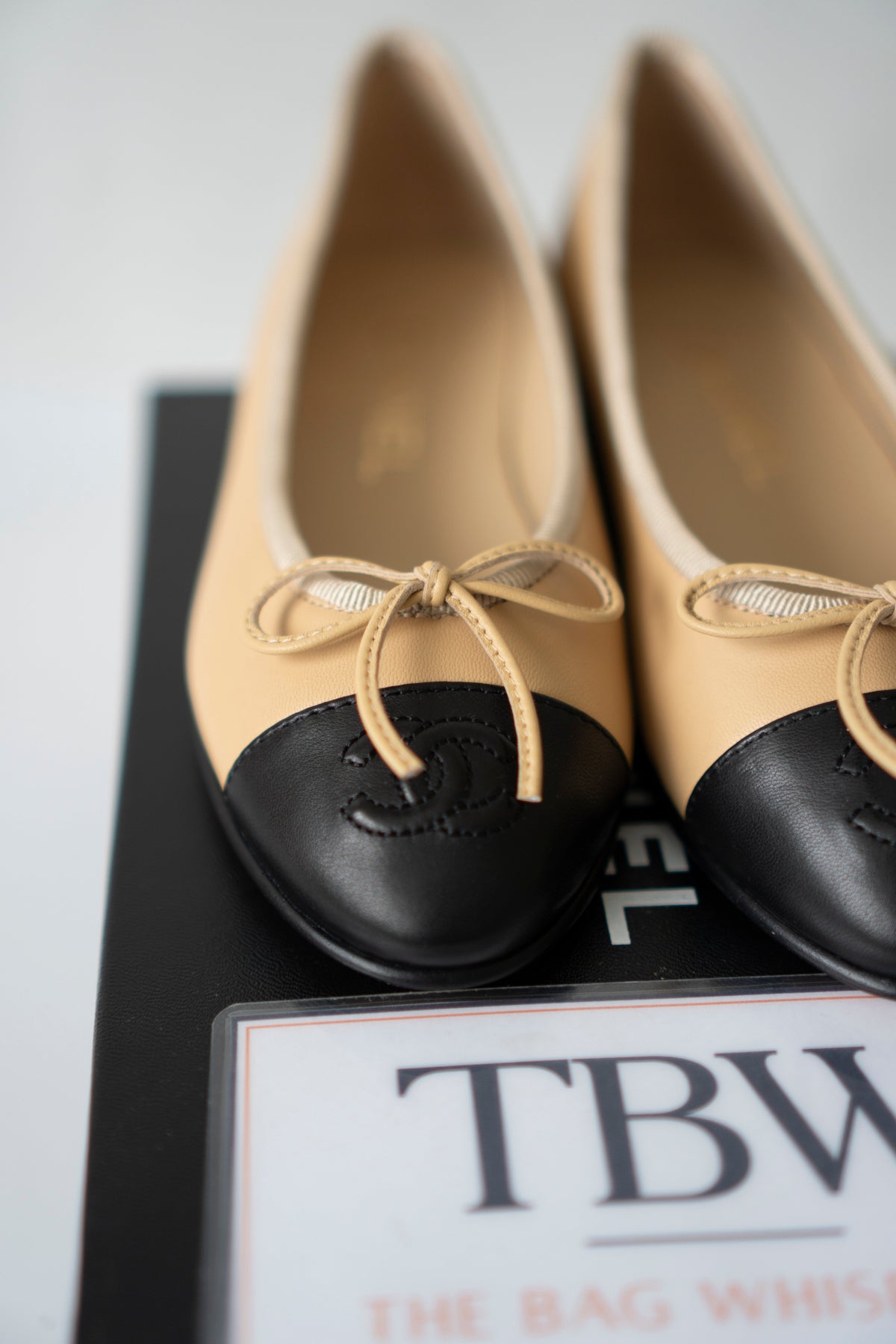Ballet Flats – Beige & Black Lambskin