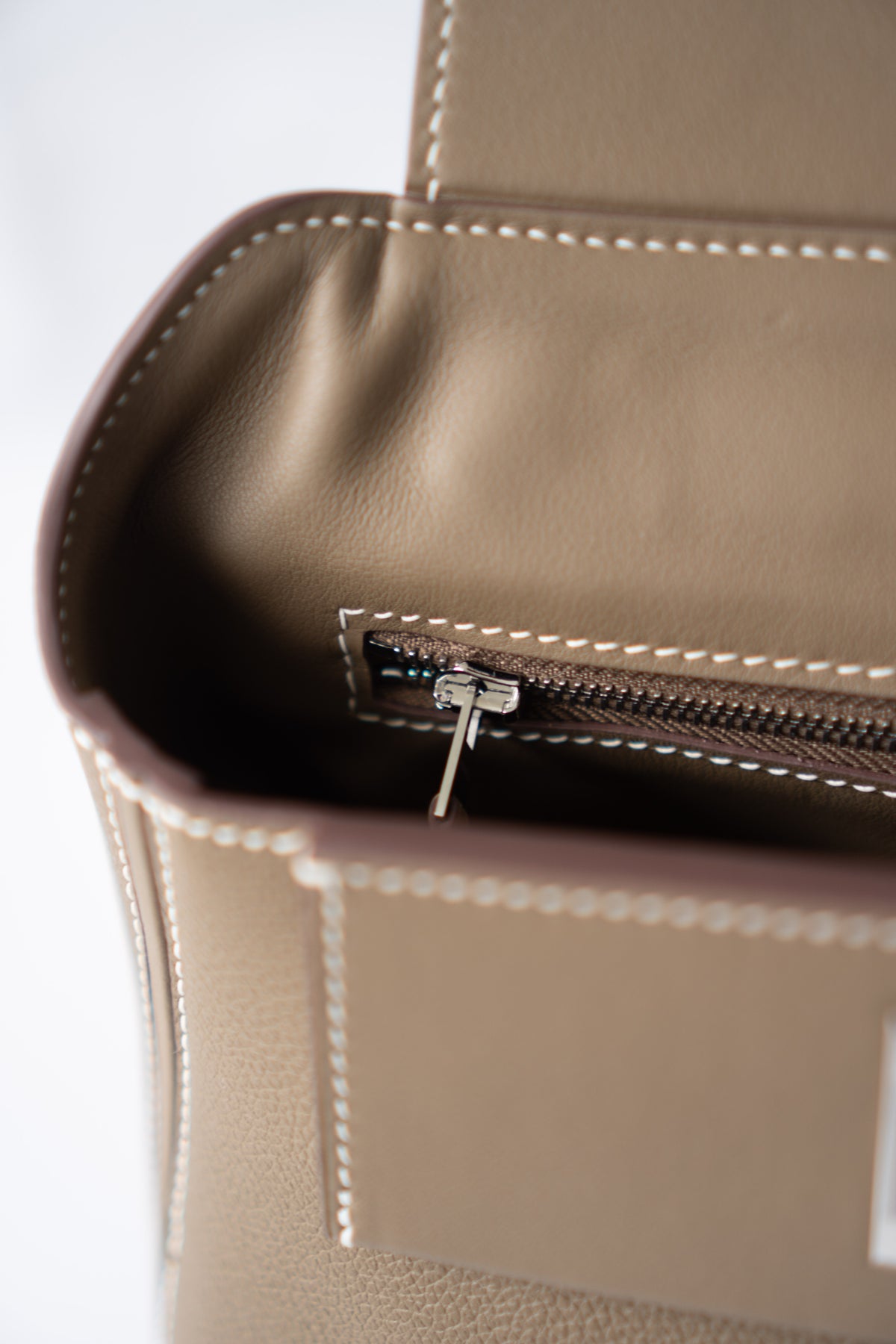 Mini 24/24 – Étoupe Leather with Palladium Hardware