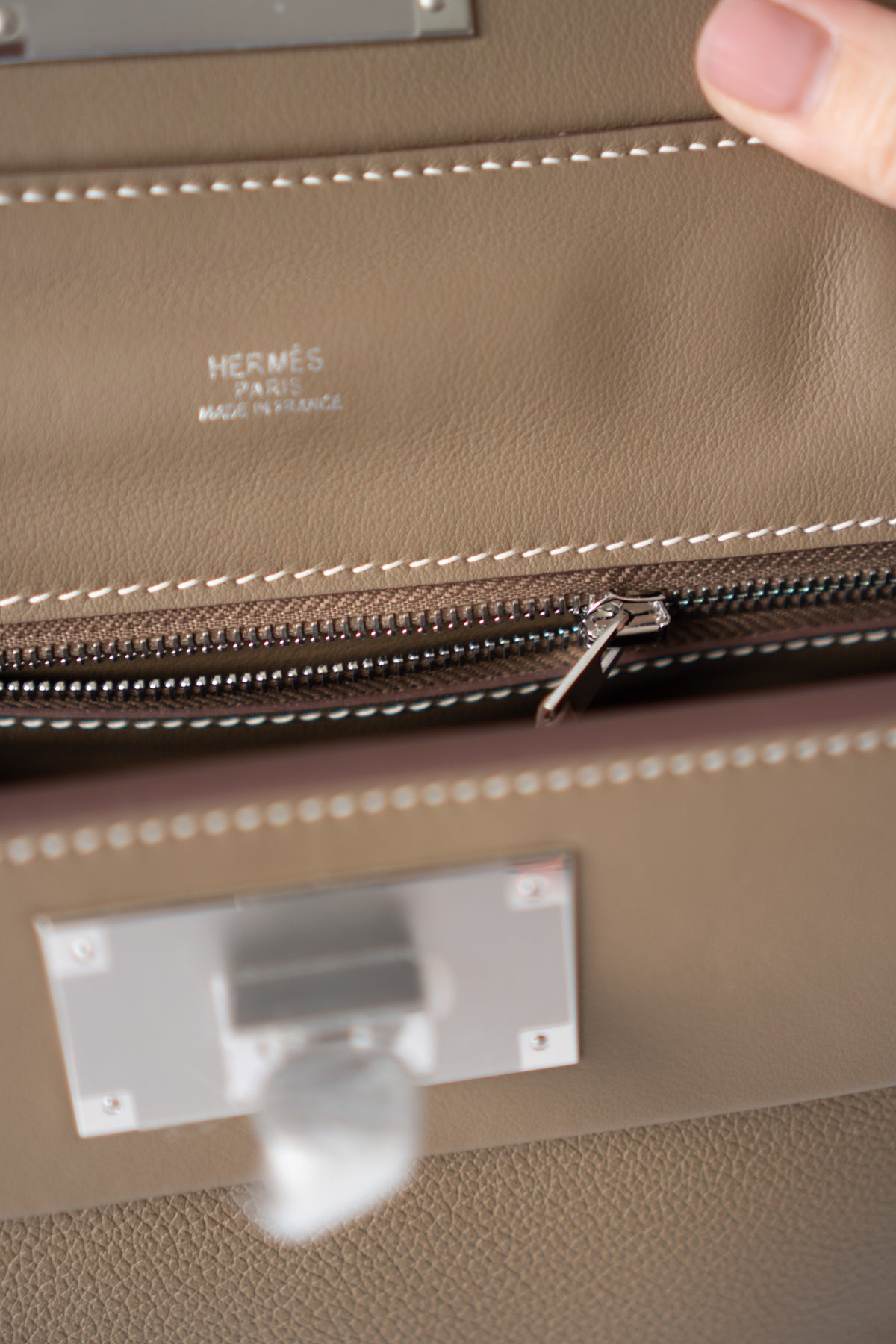 Mini 24/24 – Étoupe Leather with Palladium Hardware
