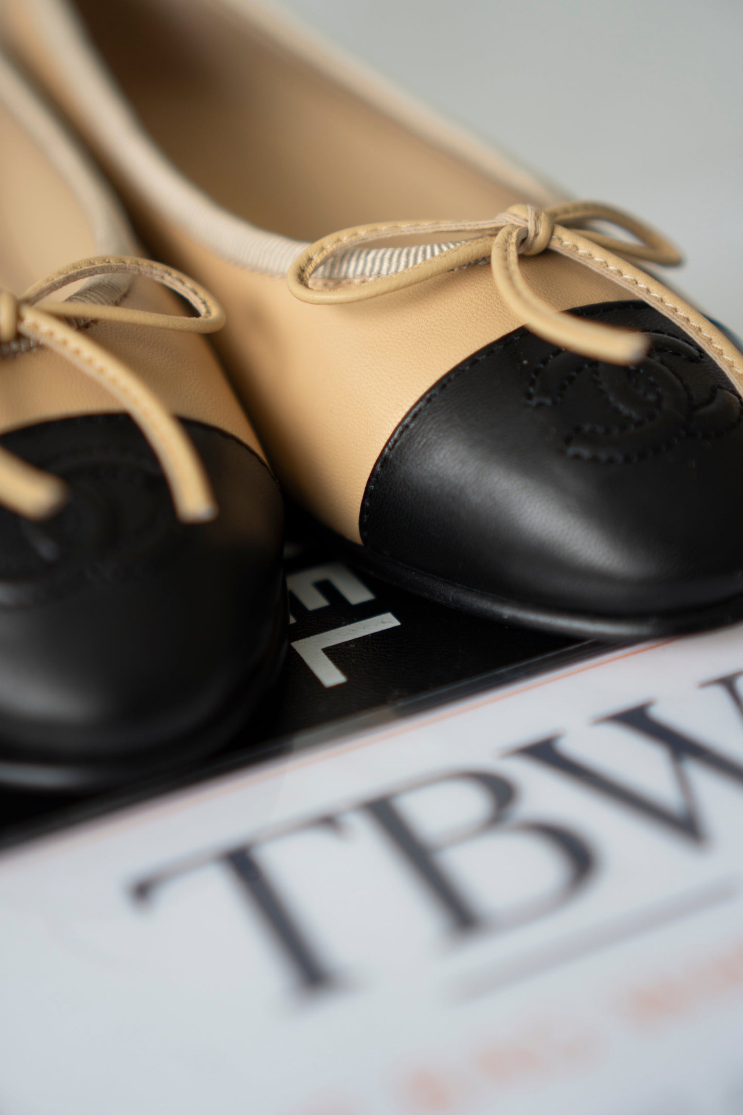 Ballet Flats – Beige & Black Lambskin